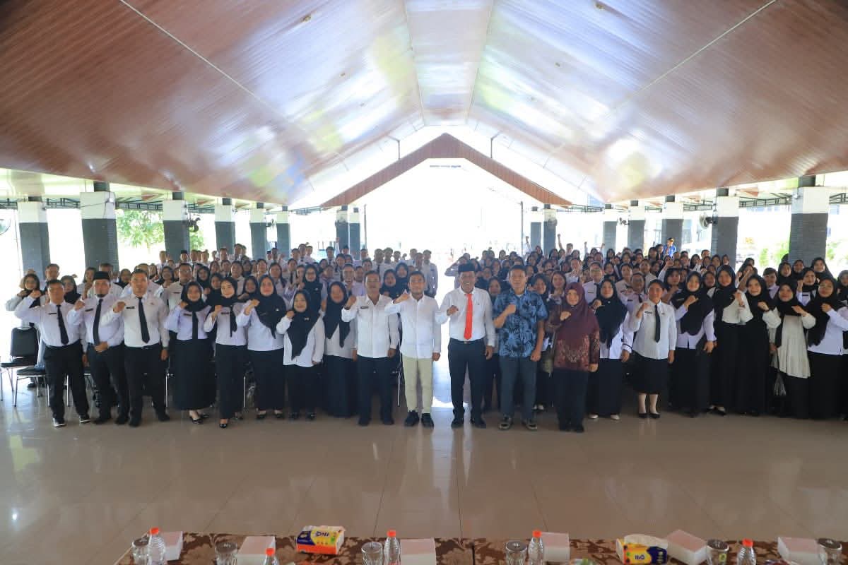 Wabup Labura,  Dr. H. Samsul Tanjung, S.T., M.H., membuka kegiatan Peningkatan Kapasitas Kinerja ASN bagi Pegawai Pemerintah dengan Perjanjian Kerja (PPPK). (Asri Tarigan/Sumut Pos)