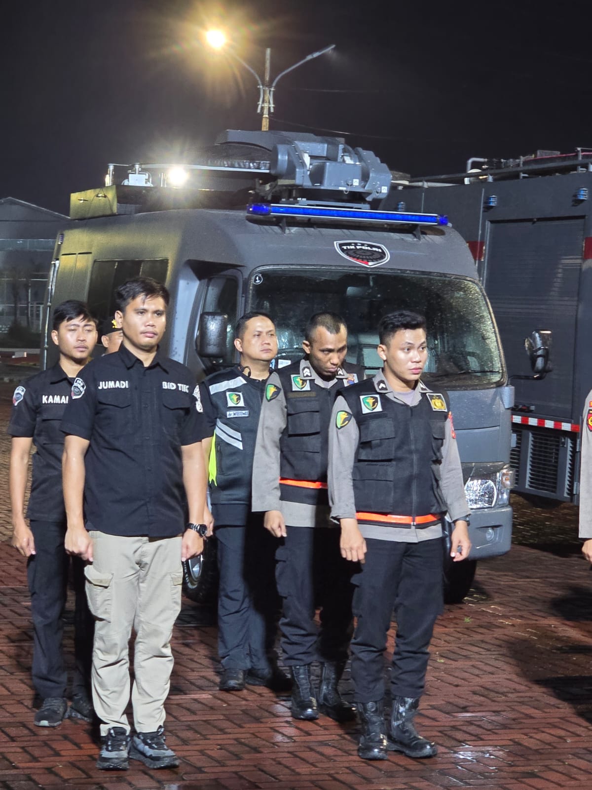 BENCANA: Personel Polda Sumut yang diberangkatkan ke daerah bencana yang ada di Sumut.