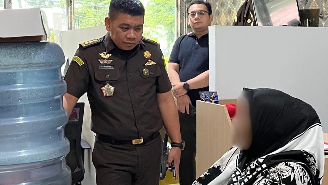 Terpidana IRS saat dieksekusi Tim Intelijen Kejari Langkat. (Istimewa/Sumut Pos)