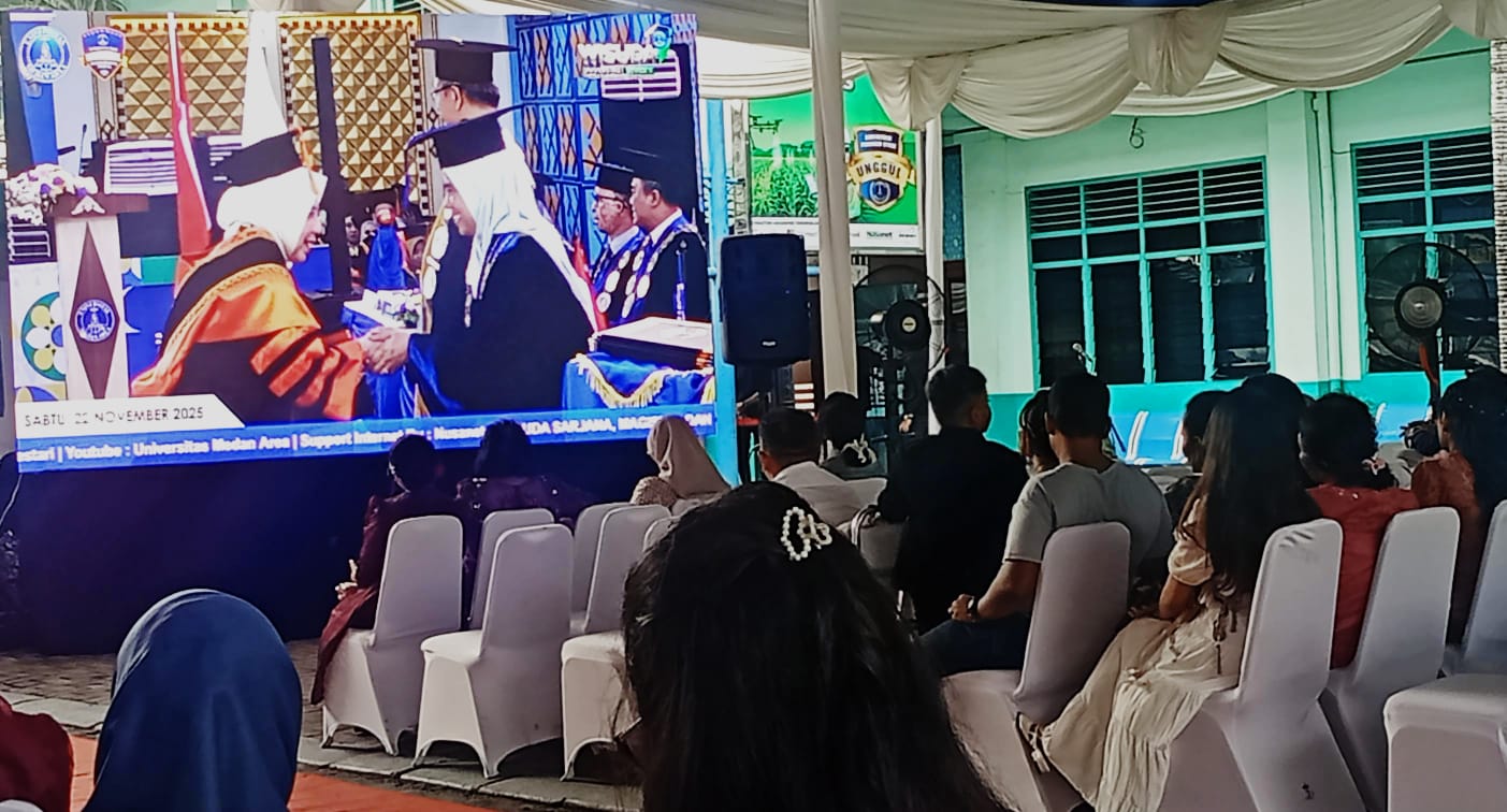 LULUSAN UMA: Wisuda lulusan Universitas Medan Area. (Deddi Mulia Purba/Sumut Pos)