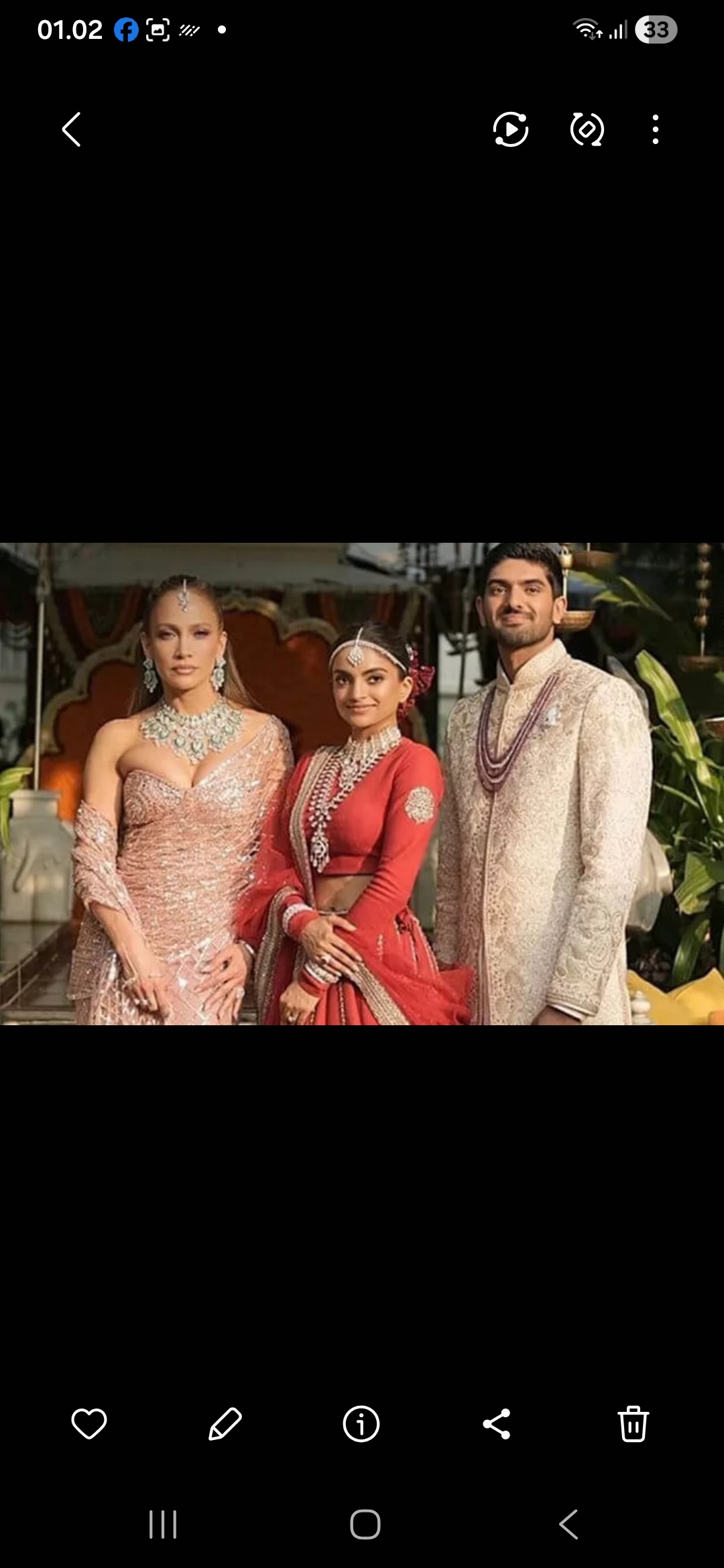 Jennifer Lopez saat menghadiri pesta pernikahan miliarder India. (Dok: kbizom)