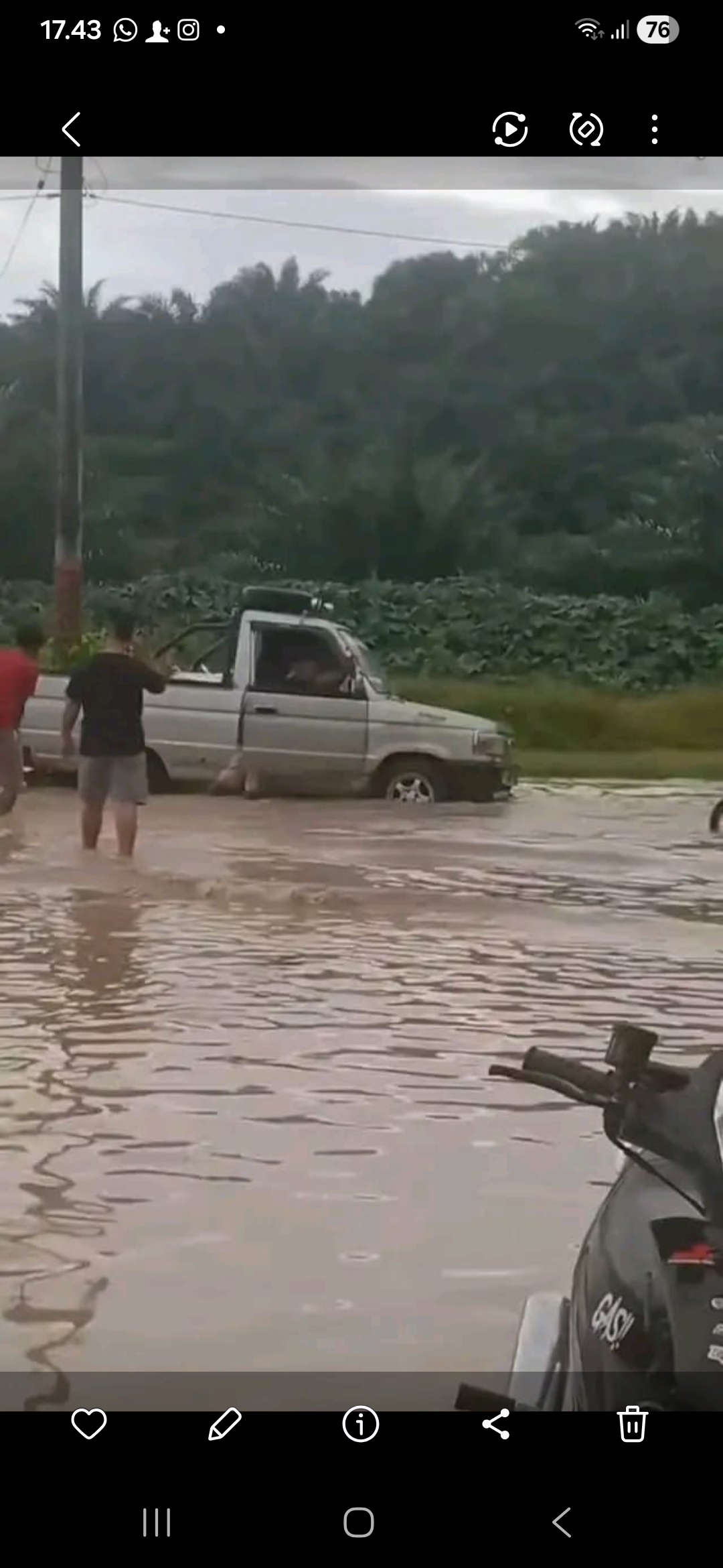 BANJIR: Empat kecamatan di Sergai terendam banjir. Selain itu ratusan kebun juga terendam. (Dok: istimewa)
