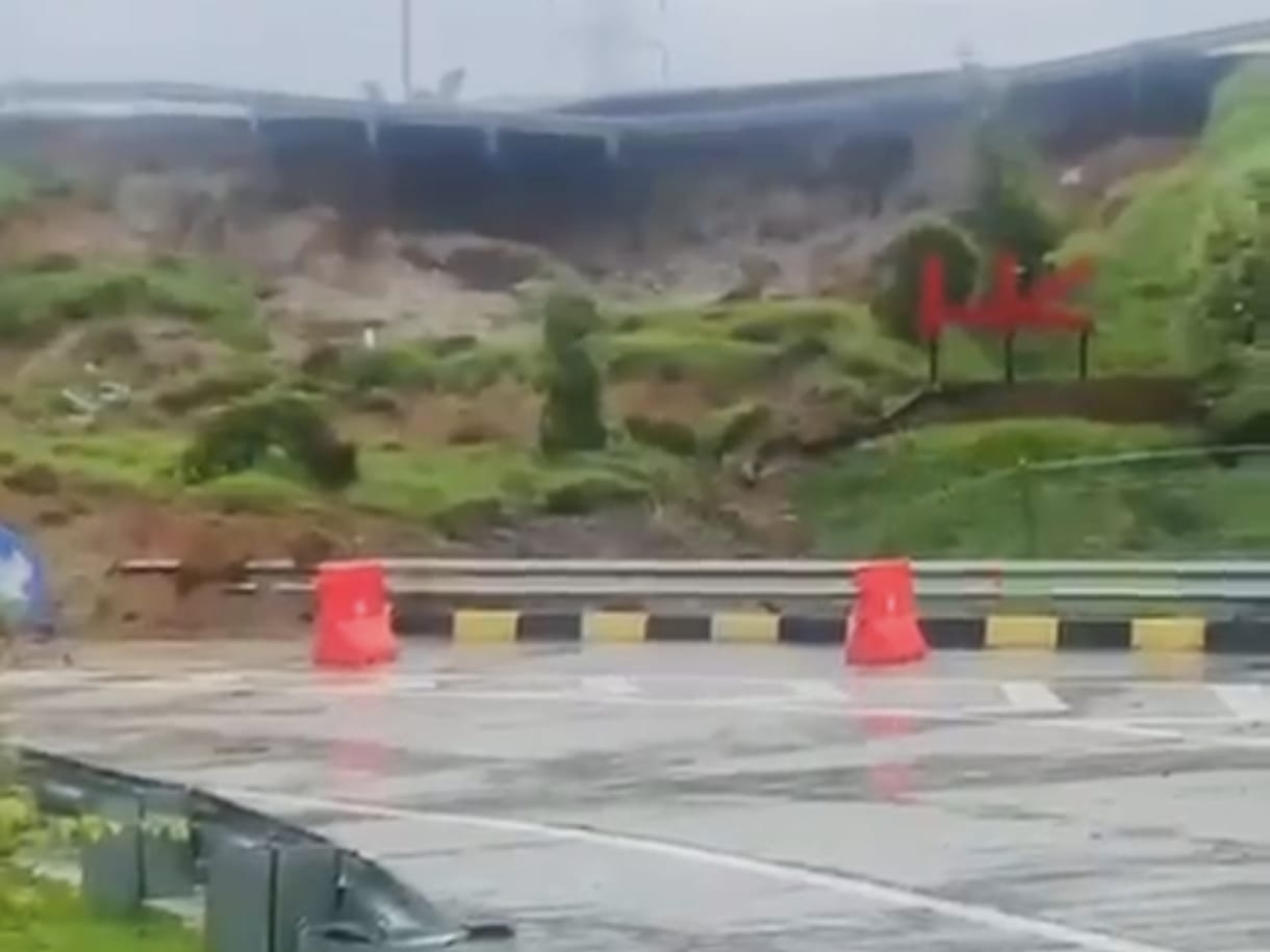 Tanah penahan yang runtuh pada ruas Kwalabingai-Tanjungpura di Jalan Tol Binjai-Langsa. (Istimewa/Sumut Pos)