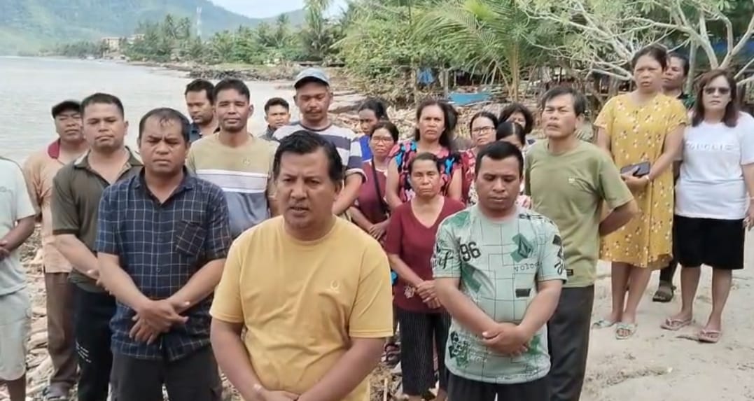 TERDAMPAR: 24 orang warga Desa Lingga Julu, Kecamatan Simpang Empat, Kabupaten Karo terdampar dan tak bisa pulang di Pulau Pandan, Tapteng. (Dok: istimewa)