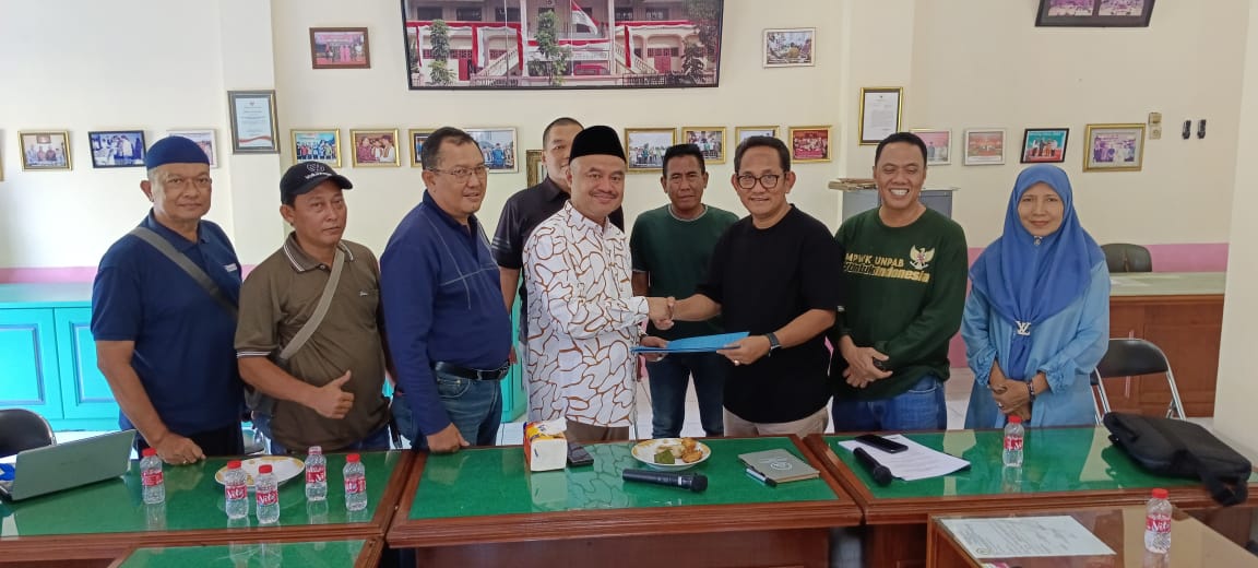 H. Farianda Putra Sinik, SE saat mendaftar menjadi calon Ketua Umum Badan Musyawarah Masyarakat Minang (BM-3) Sumatera Utara periode 2025-2030. (ist)
