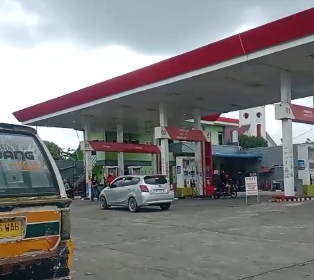 SPBU di Jalan DI Panjaitan, Kecamatan Siantar Marimbun, mendadak kehabisan seluruh jenis BBM pada Minggu (30/11/2025) siang.  (PRA EVASI/SUMUT POS)
