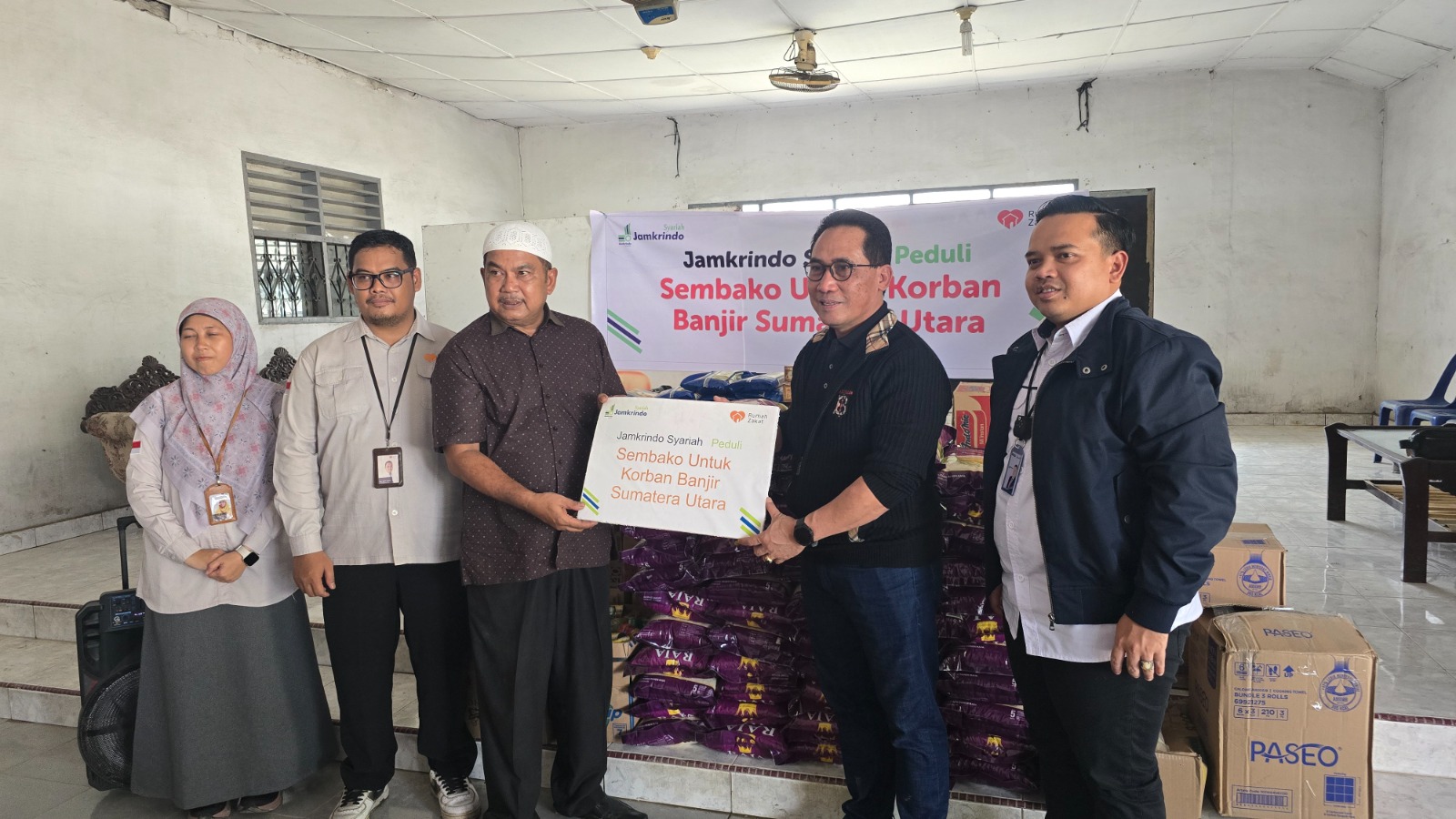 PT Penjaminan Jamkrindo Syariah salurkan Zakat Perusahaan senilai Rp500 Juta untuk korban banjir di Sumatera.