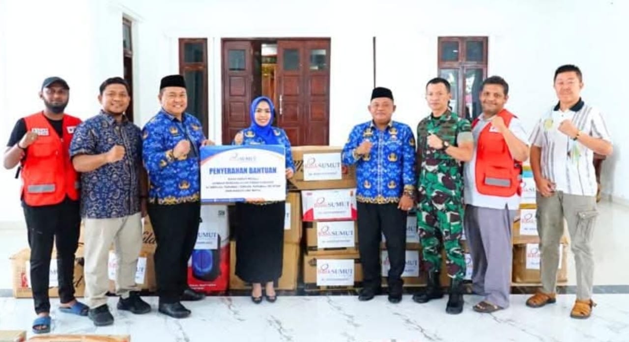 Bupati Labuhanbatu menerima laporan dari PMI tentang penyaluran bantuan korban bencana alam Sumatera Utara (Fajar/ Sumut Pos)