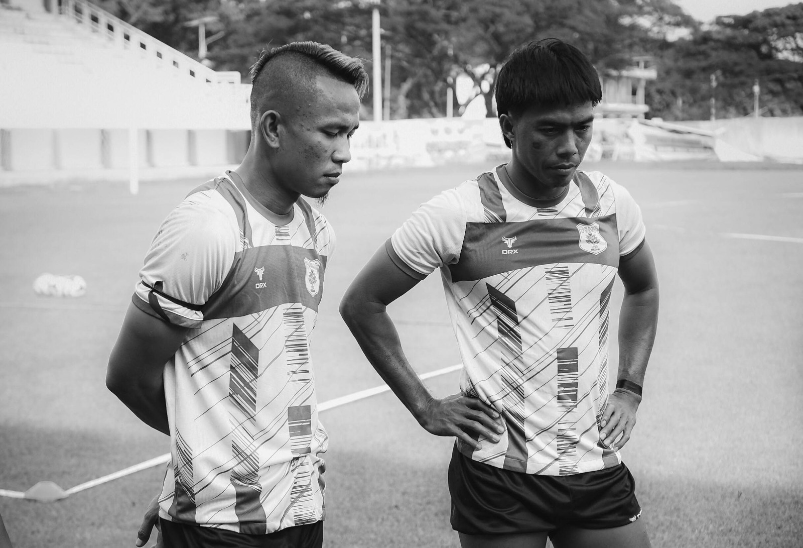 PITA: Pemain PSMS kenakan pita hitam saat melakoni latihan di Stadion Mini Pancing, Rabu (3/12/2025) sore. (Dok: PSMS)