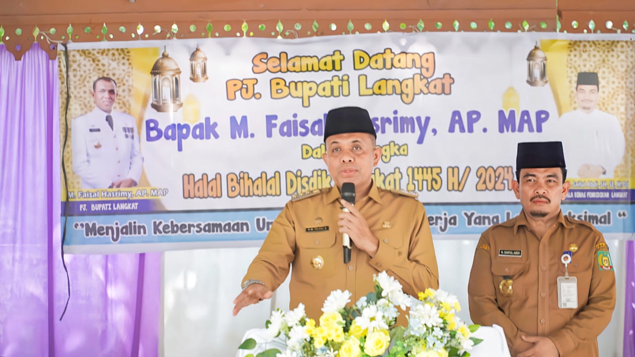 Faisal Hasrimy saat menjabat sebagai Pj Bupati Langkat dan Saiful Abdi saat kepala dinas pendidikan. (Diskominfo Langkat/Sumut Pos)