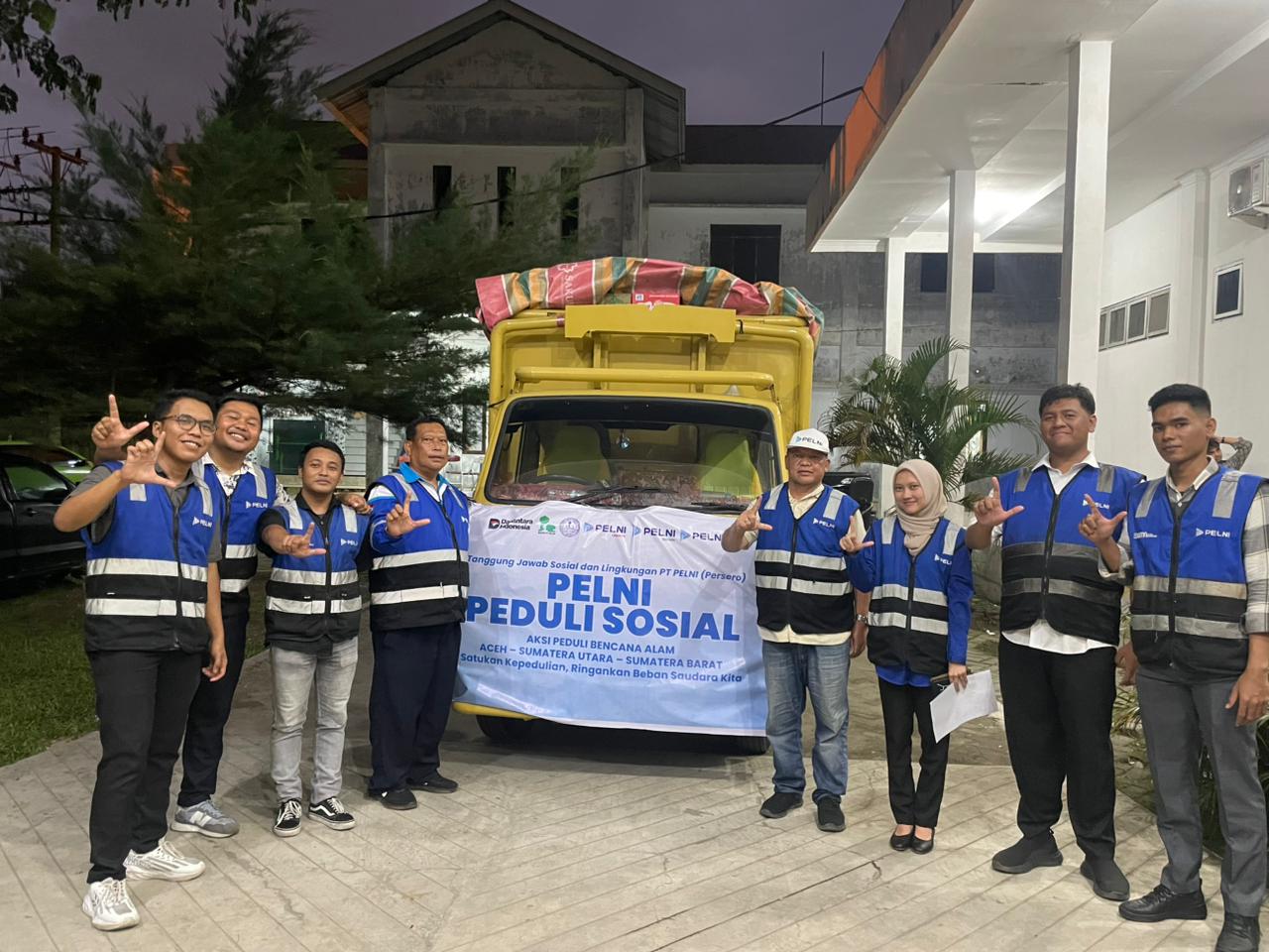 KEMANUSIAAN: PT Pelayaran Nasional Indonesia atau PT PELNI (Persero) menyalurkan bantuan kemanusiaan bagi korban bencana alam di Sumatera Utara, Selasa (2/12). (Dok: PT Pelni)