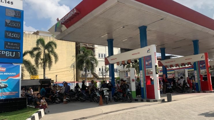 Antrean BBM di Medan berangsur normal, pengamat ajak masyarakat tak panic buying.