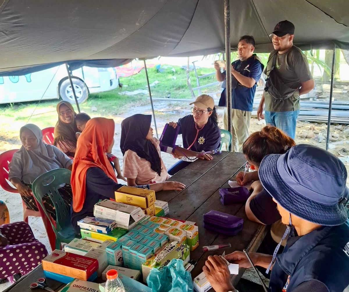 BERGERAK: Tim Fakultas Keperawatan dan Fakultas Kedokteran USU masih terus bergerak melakukan aktivitas tanggap bencana di berbagai lokasi terdampak Sumatera Utara. (Dokumen Humas USU).