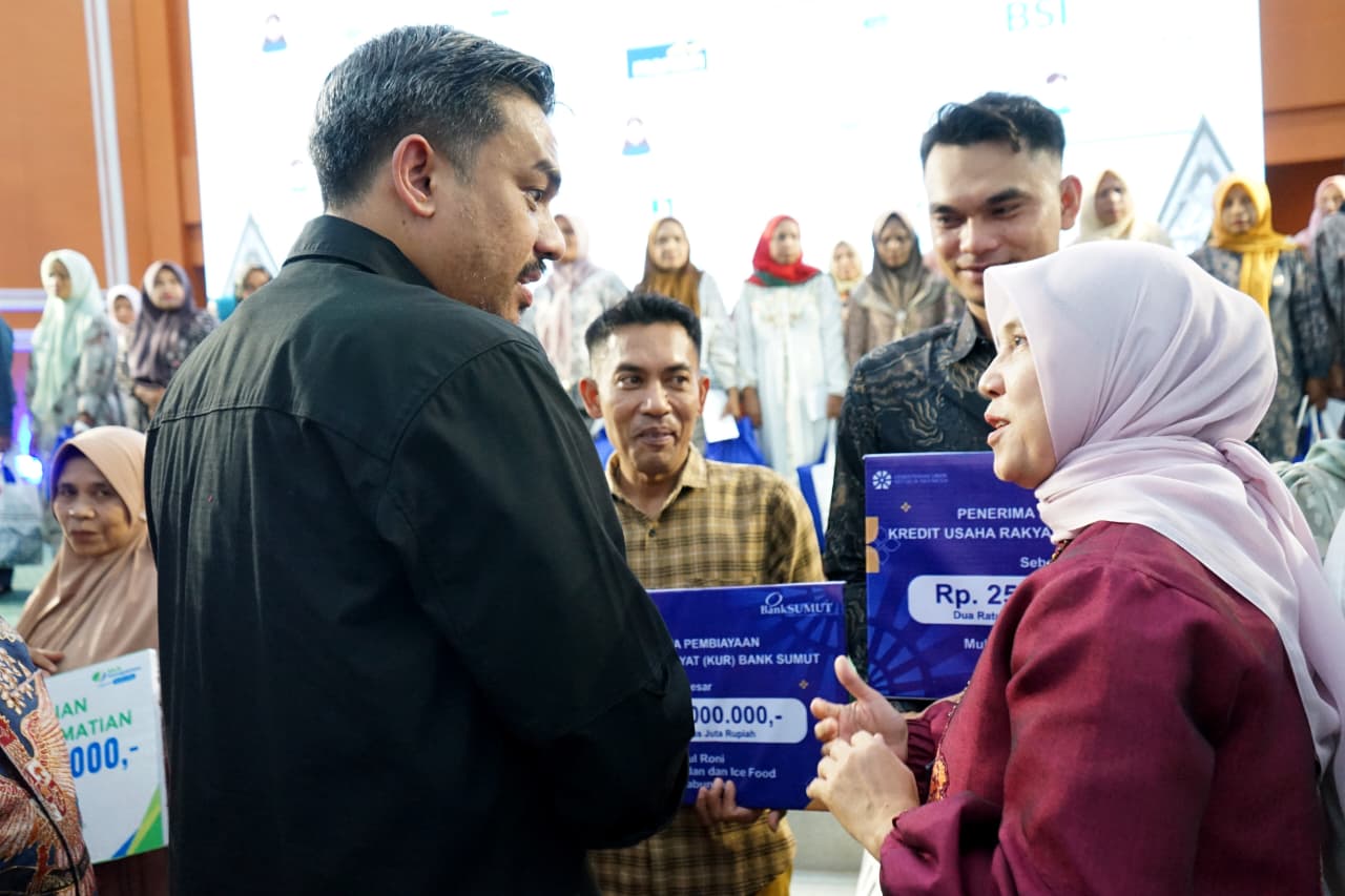 BERSAMA: Menteri UMKM Maman Abdurrahman saat bersama Direktur Keuangan & TI Bank Sumut Arieta Aryanti, Kamis (4/12). (Dokumen Bidang Humas Bank Sumut)