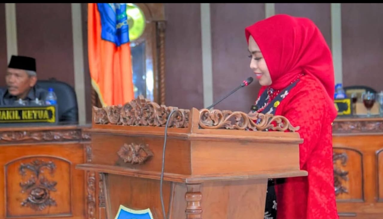 Bupati Labuhanbatu menyampaikan Ranperda tentang Kawasan Tanpa Rokok di DPRD setempat. (Fajar/ Sumut Pos)