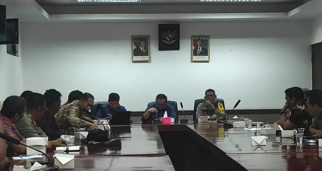 RAKOR: Pemkab Karo menggelar rapat kordinasi terkait kelangkaan BBM. (SOLIDEO/SUMUT POS)
