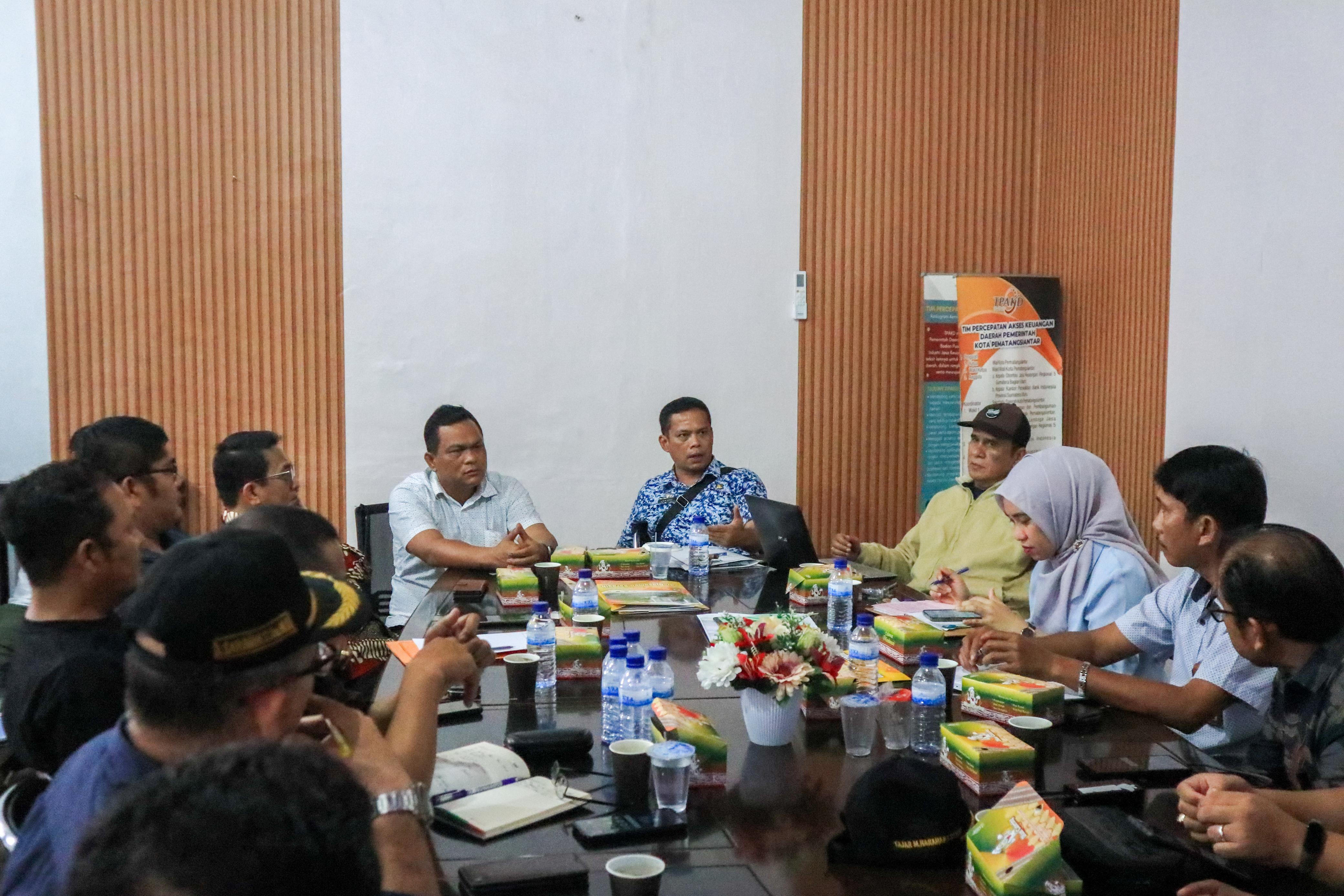 PERSIAPAN: Suasana rapat persiapan pemakaian lahan eks Gedung 4 Pasar Horas oleh pedagang. (Dok: istimewa)