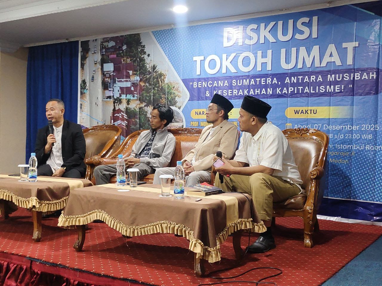 Diskusi tokoh bertema &ldquo;Bencana Sumatera : Antara Musibah dan Keserakahan Kapitalisme&rdquo; di Hotel Madani, Minggu (7/12/2025) &nbsp;(Foto : ist)