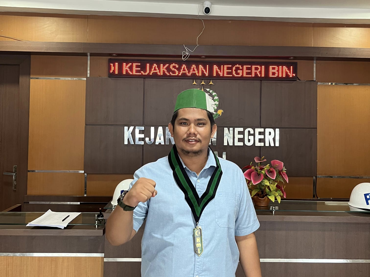 Ketua Badko HMI Sumut, Yusril Mahendra saat foto di Kejari Binjai. (Istimewa/Sumut Pos)