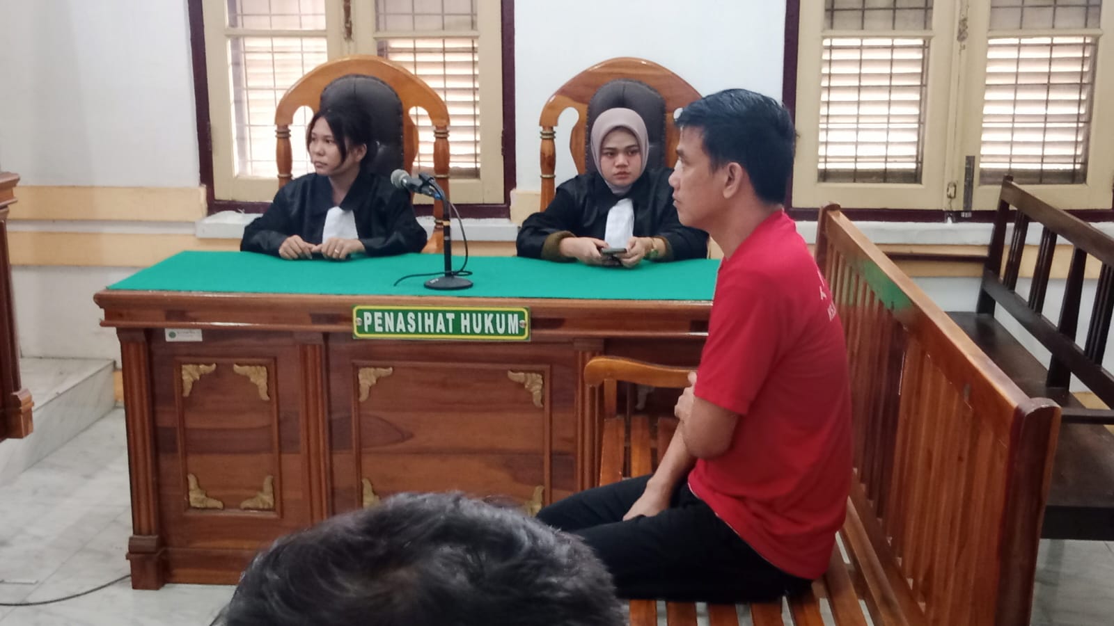 SIDANG: Hendrik terdakwa kurir sabu menjalani sidang putusan di PN Medan, Rabu (10/12) sore. (Dok: istimewa)