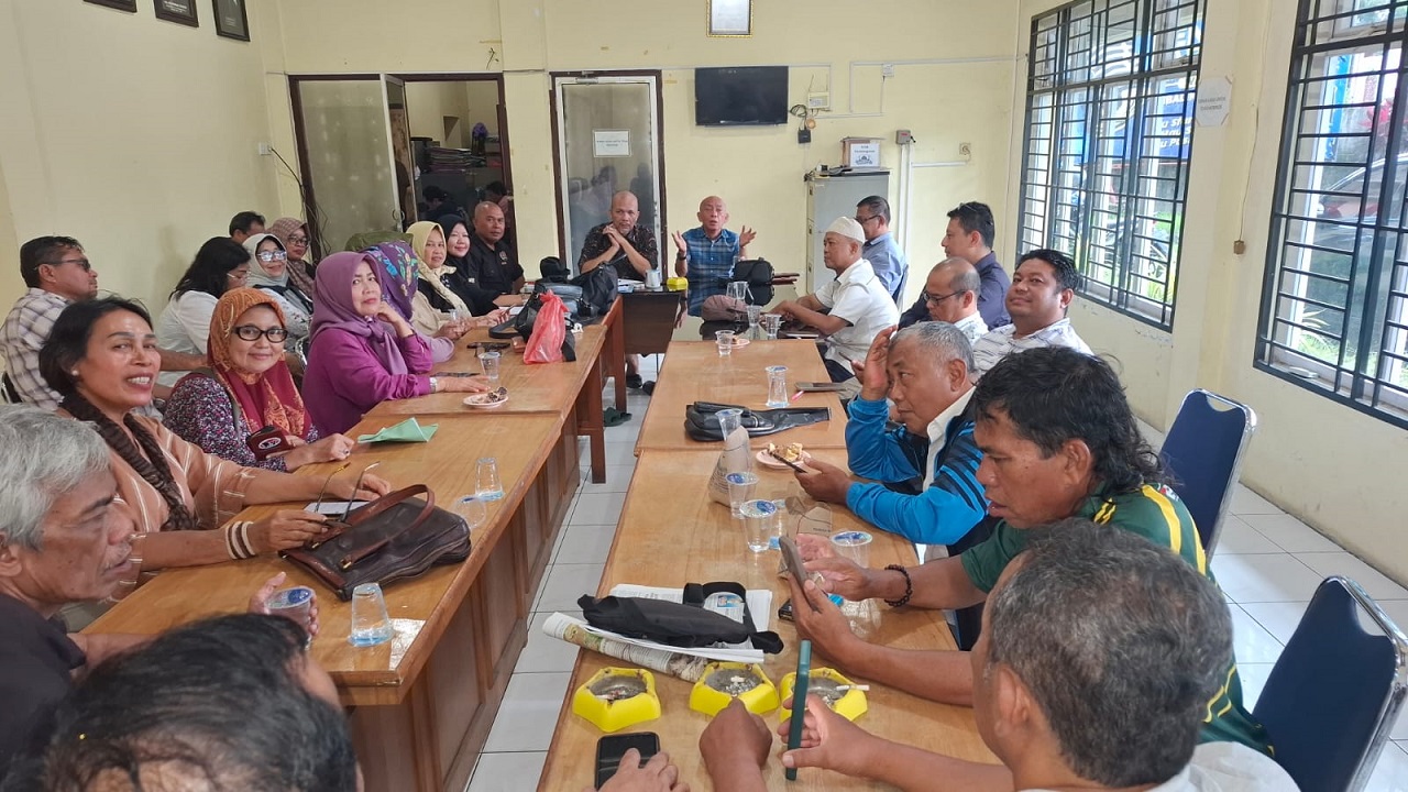 Panitia Rakerda PWI Sumut tahun 2025, saat menggelar rapat, Senin (8/12/25). (foto : PWI Sumut)