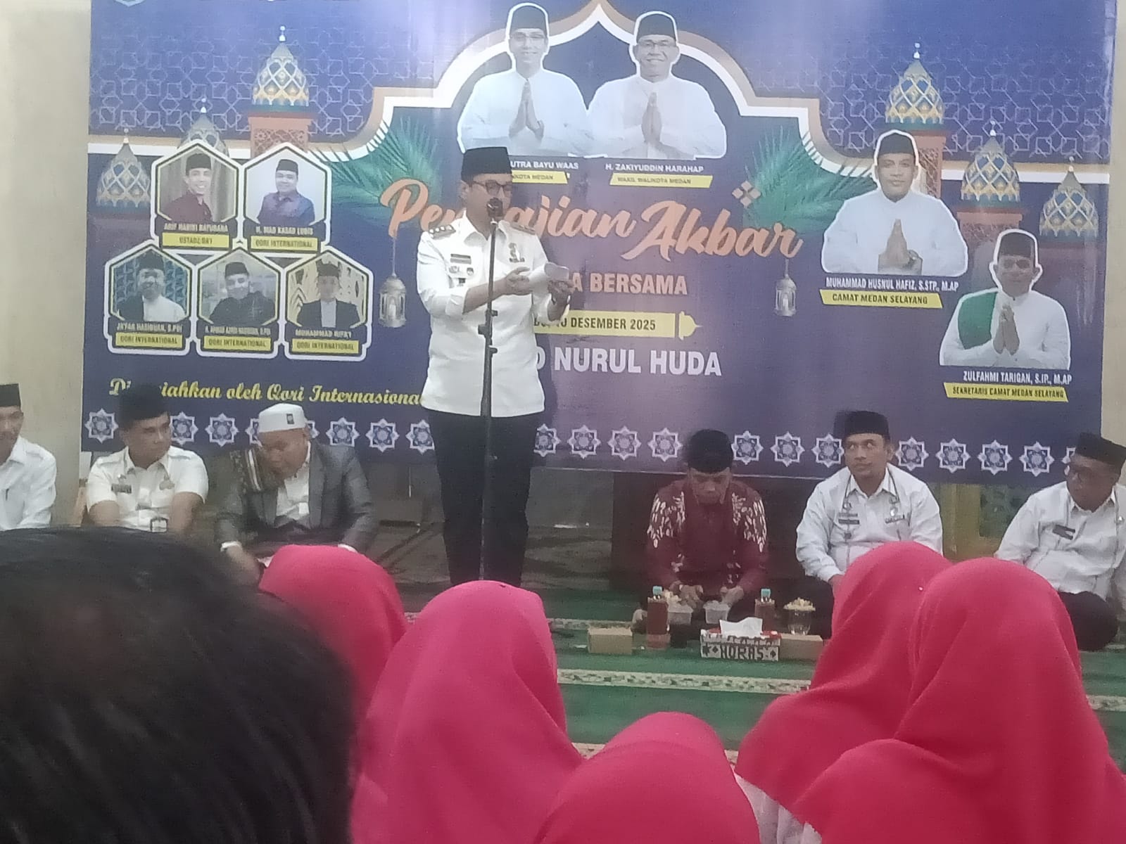 SAMBUTAN: Wali Kota Medan, Rico Waas saat memberikan kata sambutan dalam pengajian akbar dan doa bersama. (Dok: istimewa)