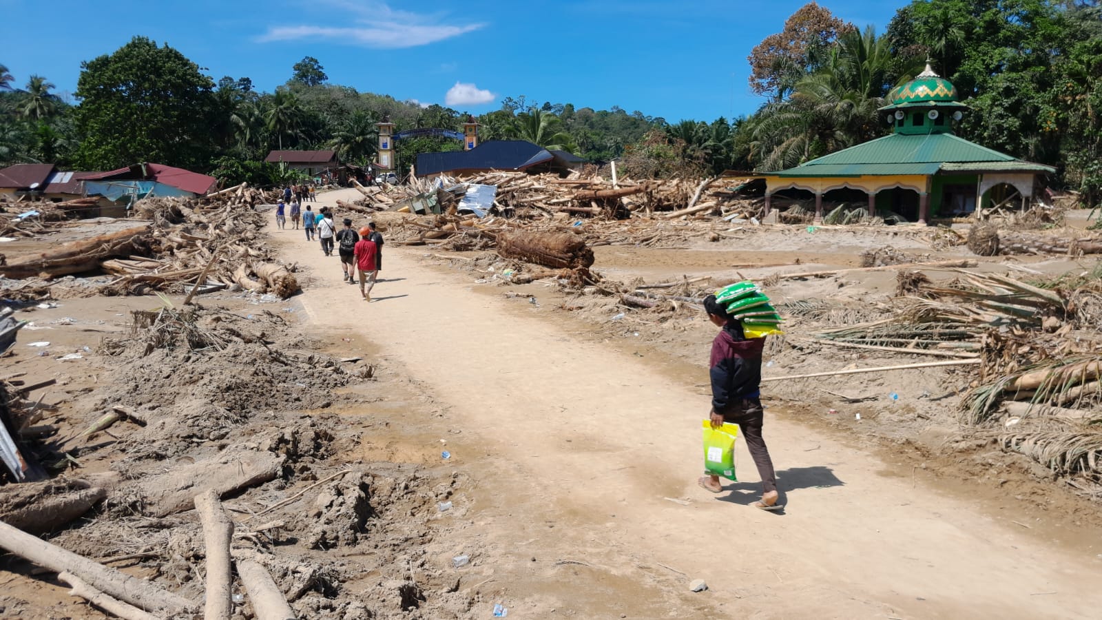 Kondisi terakhir pasca banjir dan longsor yang terjadi di Tapsel. masyarakat yang terdampak masih membutuhkan bantuan dan pemulihan dari pemerintah daerah dan pusat. (SUBANTA RAMPANG AYU/SUMUT POS)