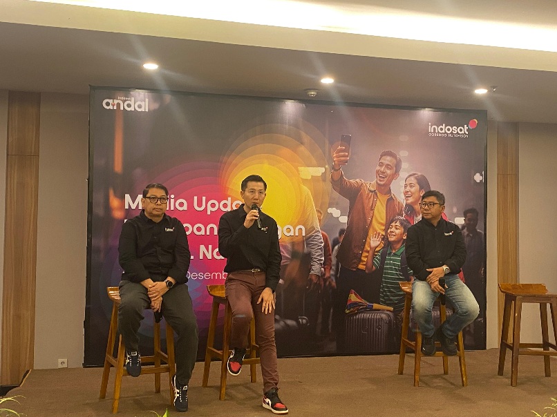 KETERANGAN: EVP Head of Circle Sumatra, Agus Sulistio saat memberikan keterangan di Media Update Indosat jelang Nataru di Medan, Selasa (16/12/2025). (Dok: istimewa)