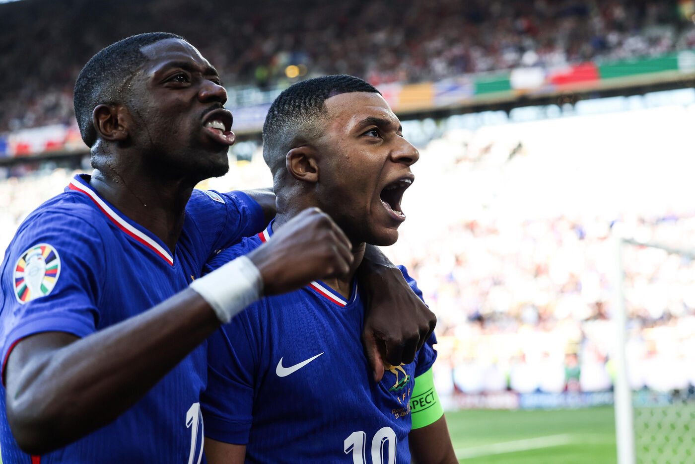 Kylian Mbappe dan  Ousmane Dembele ( Friso Gentsch/dpa)