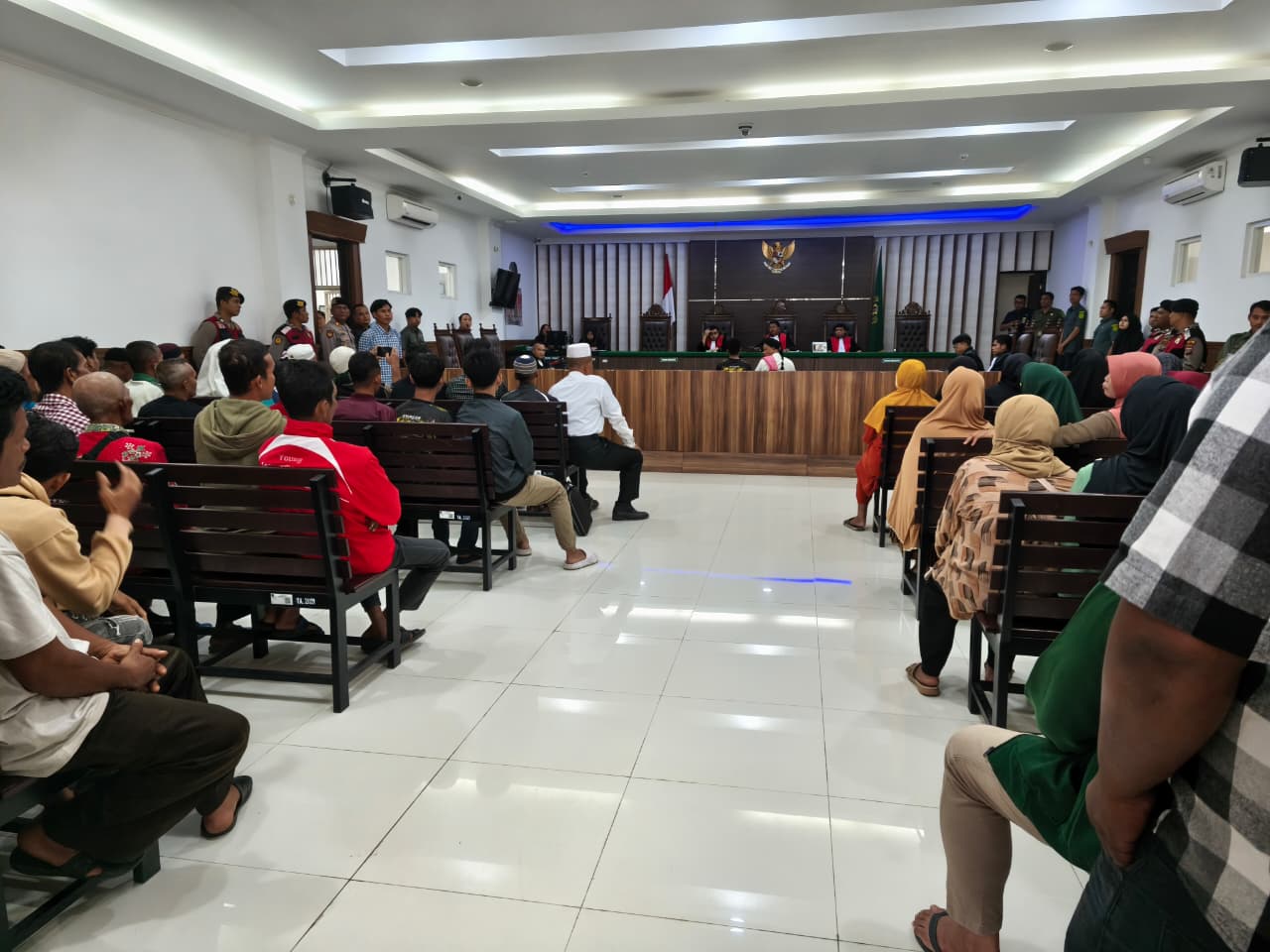 Suasana sidang pembacaan putusan di Ruang Sidang PN Sei Rampah. (Fadly/ Sumut Pos)