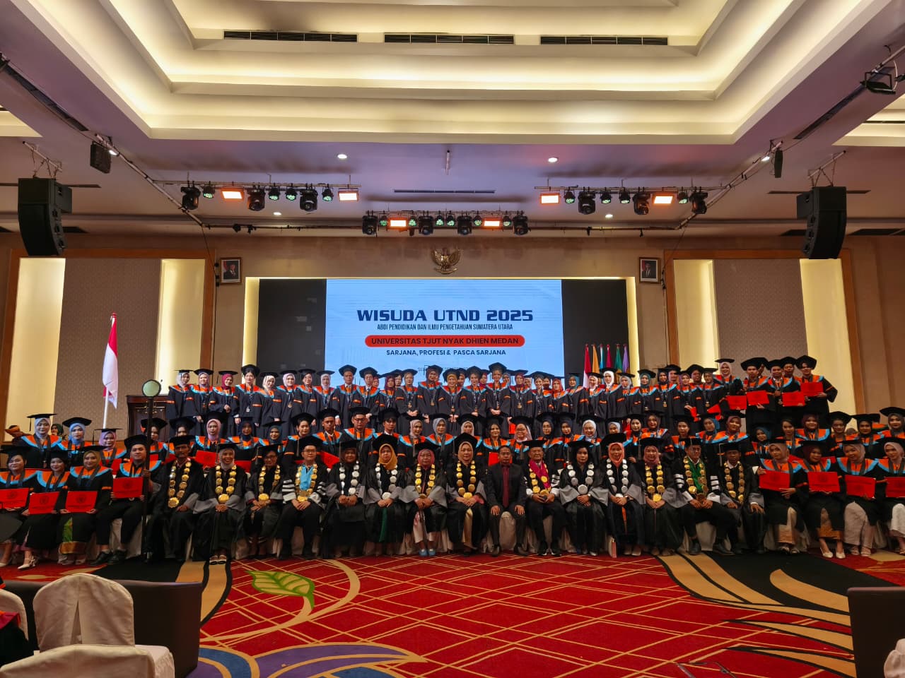 Universitas Tjut Nyak Dhien (UTND) Medan kembali mencatat sejarah penting melalui penyelenggaraan Wisuda Periode 2025. (ISTIMEWA/SUMUT POS)