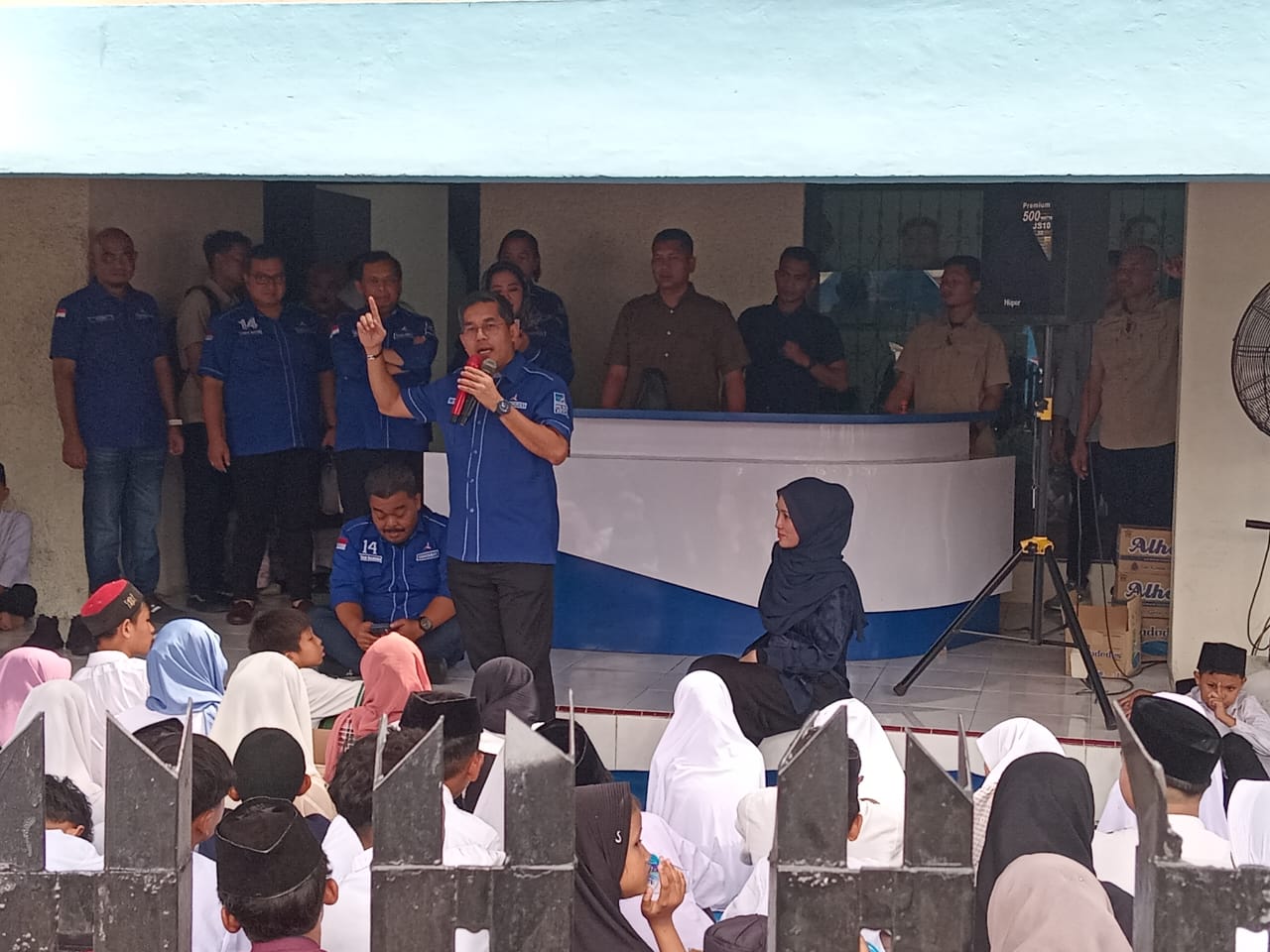 Dewan Pimpinan Daerah (DPD) Partai Demokrat Sumatera Utara (Sumut) menggelar kegiatan sosial berupa pemberian santunan kepada ratusan anak yatim. (ISTIMEWA/SUMUT POS)