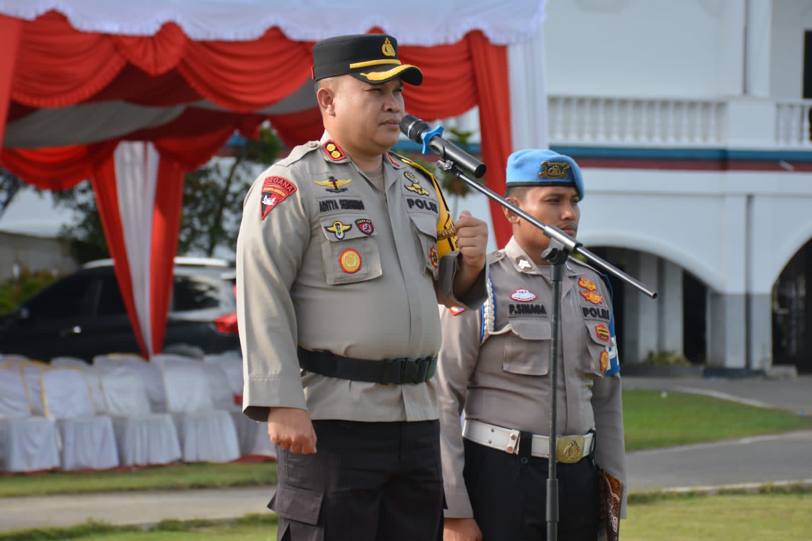 Kapolres Labuhanbatu Selatan AKBP Aditya S.P. Sembiring Muham, S.I.K mempimpin apel Operasi Lilin 2025. (KHAIRUDDIN/SUMUT POS)