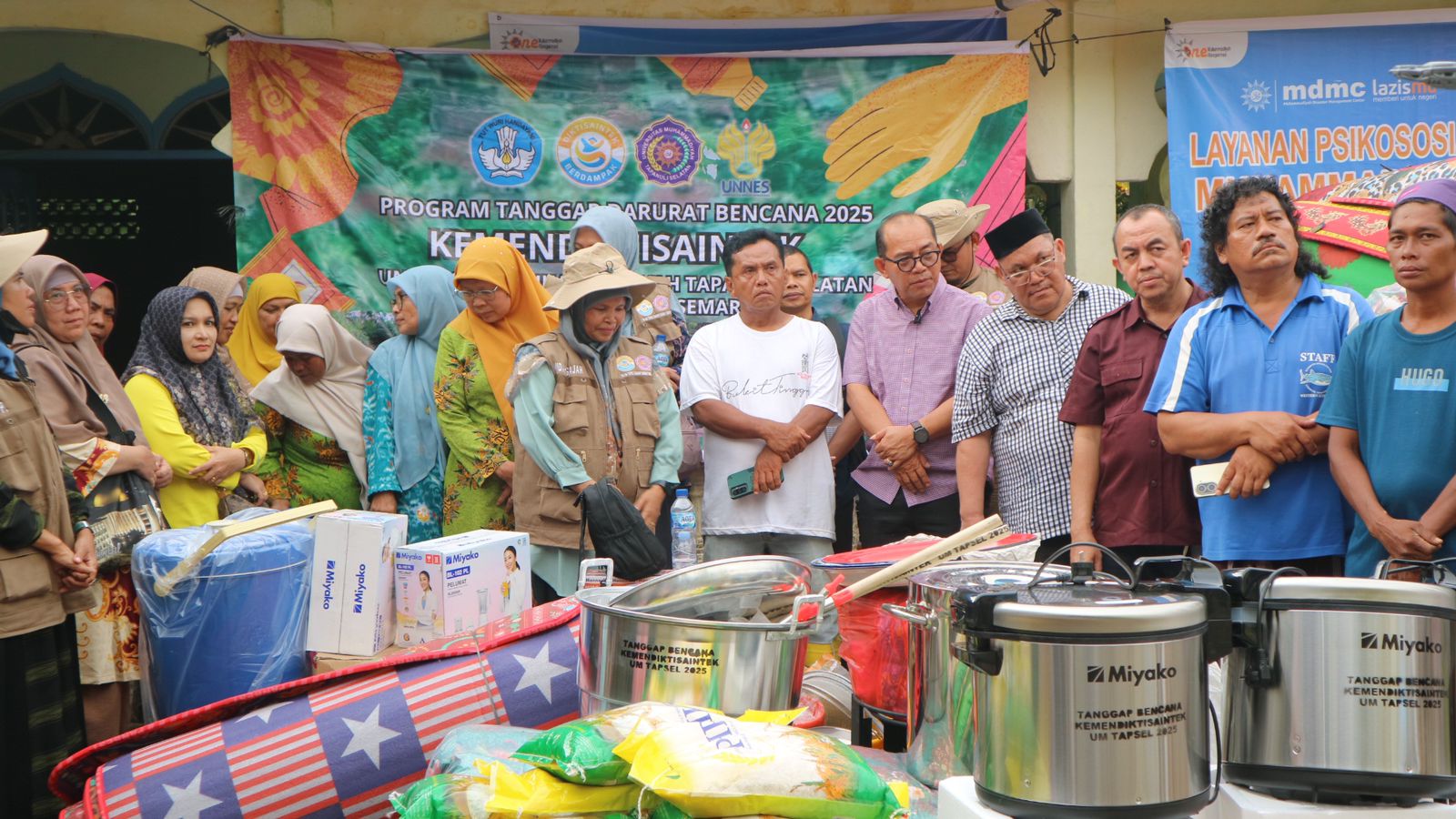 Dekan Fakultas Ilmu Sosial dan Ilmu Politik (FISIP) UM Tapsel, Dr. Nurhamidah Gajah, S.Sos., M.AP., dengan dukungan pendanaan sebesar Rp320 juta.