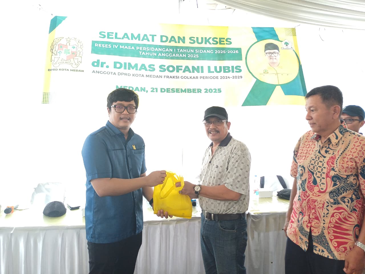 Anggota DPRD Kota Medan Fraksi Partai Golkar, dr Dimas Sofani Lubis saat menggelar Reses di Kelurahan Tanjung Rejo, Kecamatan Medan Sunggal, Minggu (21/12/2025). (Markus Pasaribu/Sumut Pos)