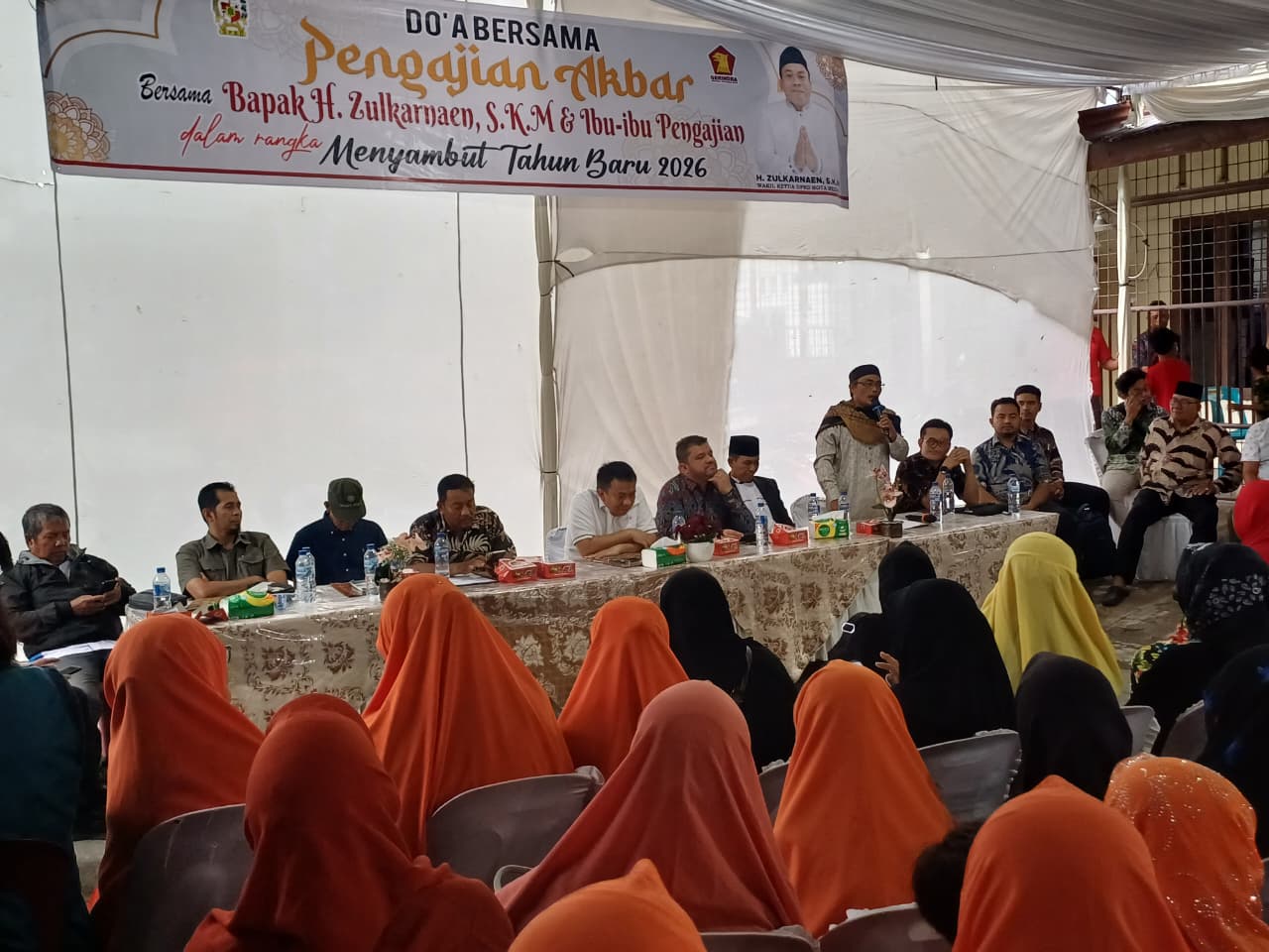 Ust Affan Sihite saat menyampaikan ceramahnya dalam kegiatan Pengajian Akbar yang digelar Wakil Ketua DPRD Kota Medan, H. Zulkarnaen S.K.M, Minggu (21/12/2025). ( (Markus Pasaribu/Sumut Pos)