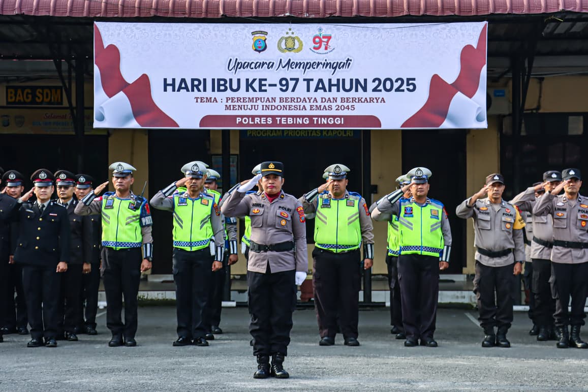 Peringatan Hari Ibu ke-97  di Lapangan Apel Polres Tebing Tinggi, dengan mengusung tema &ldquo;Perempuan Berdaya dan Berkarya, Menuju Indonesia Emas 2045,(22/12/2025) (.Azannuari Purba/Sumut Pos)