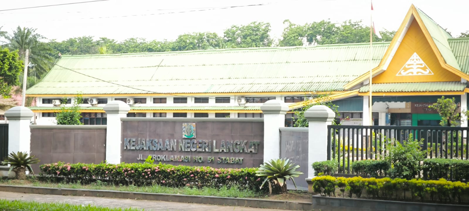 Kantor Kejari Langkat di Jalan Proklamasi, Stabat. (Teddy Akbari/Sumut Pos)