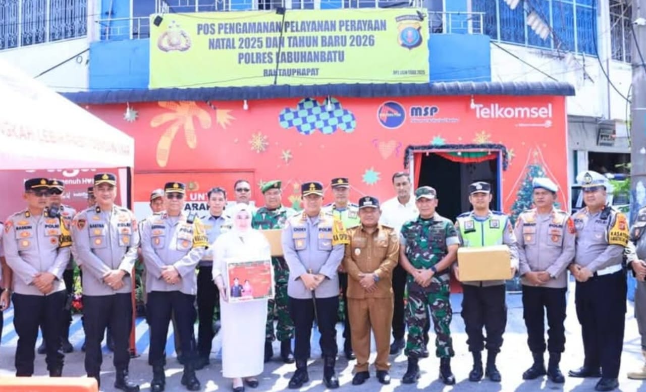 Wakil Bupati dan Kapolres Labuhanbatu melaksanakan pengecekan Pos Pam, Pos Yan, dan Pos Terpadu dalam rangka pengamanan Natal 2025 dan Tahun Baru 2026 (Fajar/ Sumut Pos)