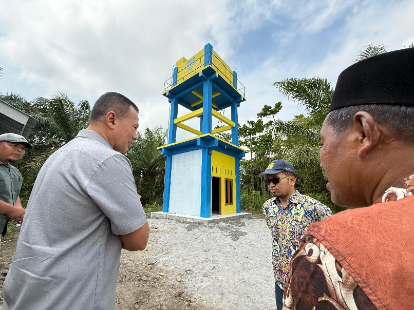 Anggota DPR RI, Musa Rajeckshah saat penyerahan Pamsimas, di Dusun I, Desa Durian, Kecamatan Pantai Labu, Kabupaten Deliserdang (24/12/2025). (Dok: istimewa)