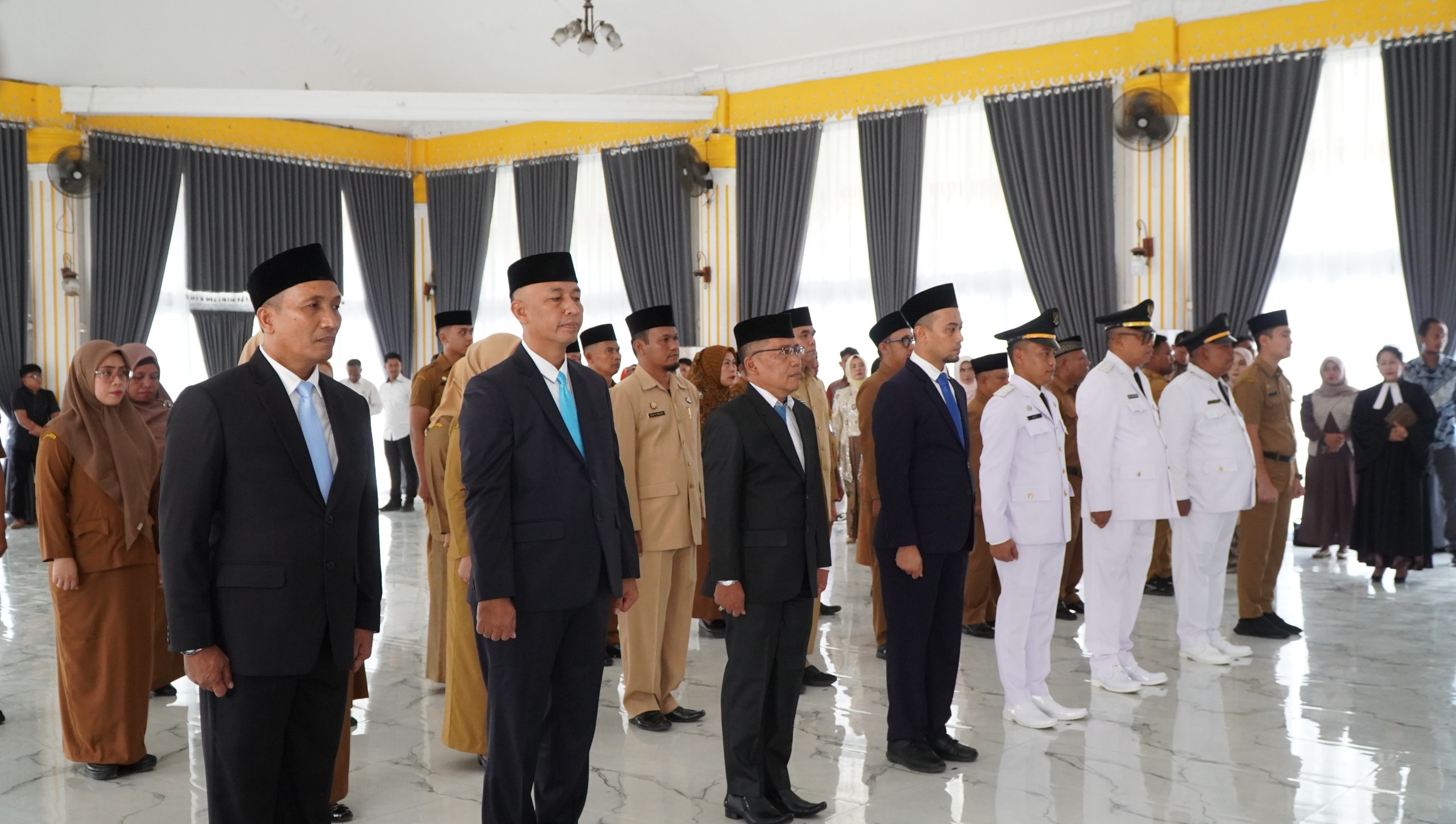 LANTIK: Pejabat eselon II hasil lelang jabatan dan eselon III yang dilantik. (Dok: Diskominfo Langkat)