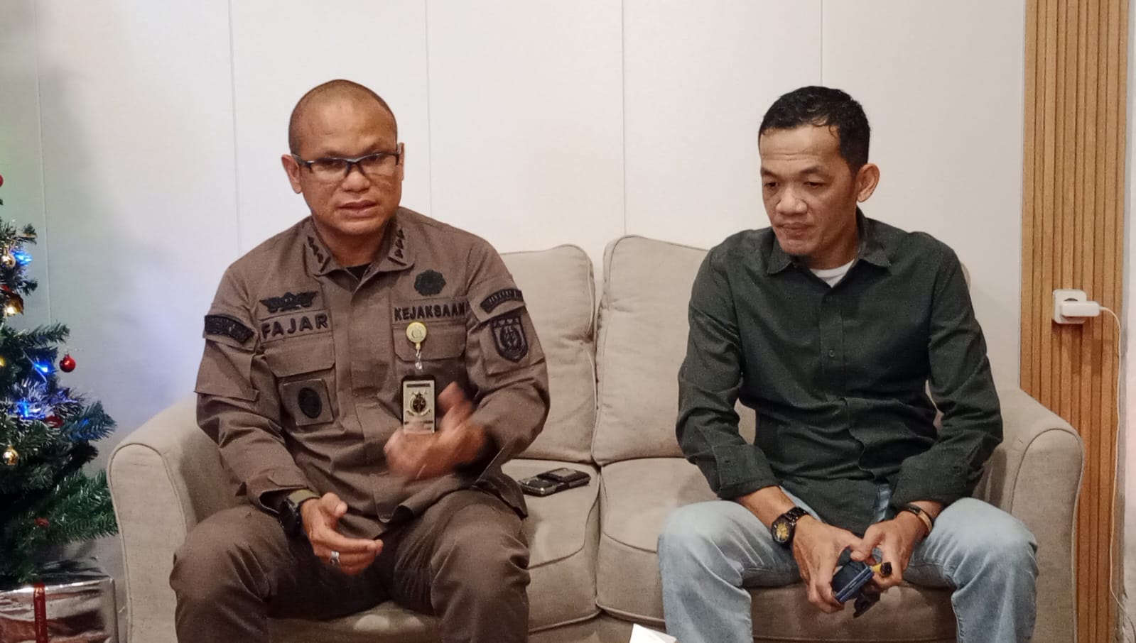 PROMOSI: Kajari Medan, Fajar Syah Putra (kiri) mendapat promosi jabatan di Kejagung RI. (Dok: istimewa)