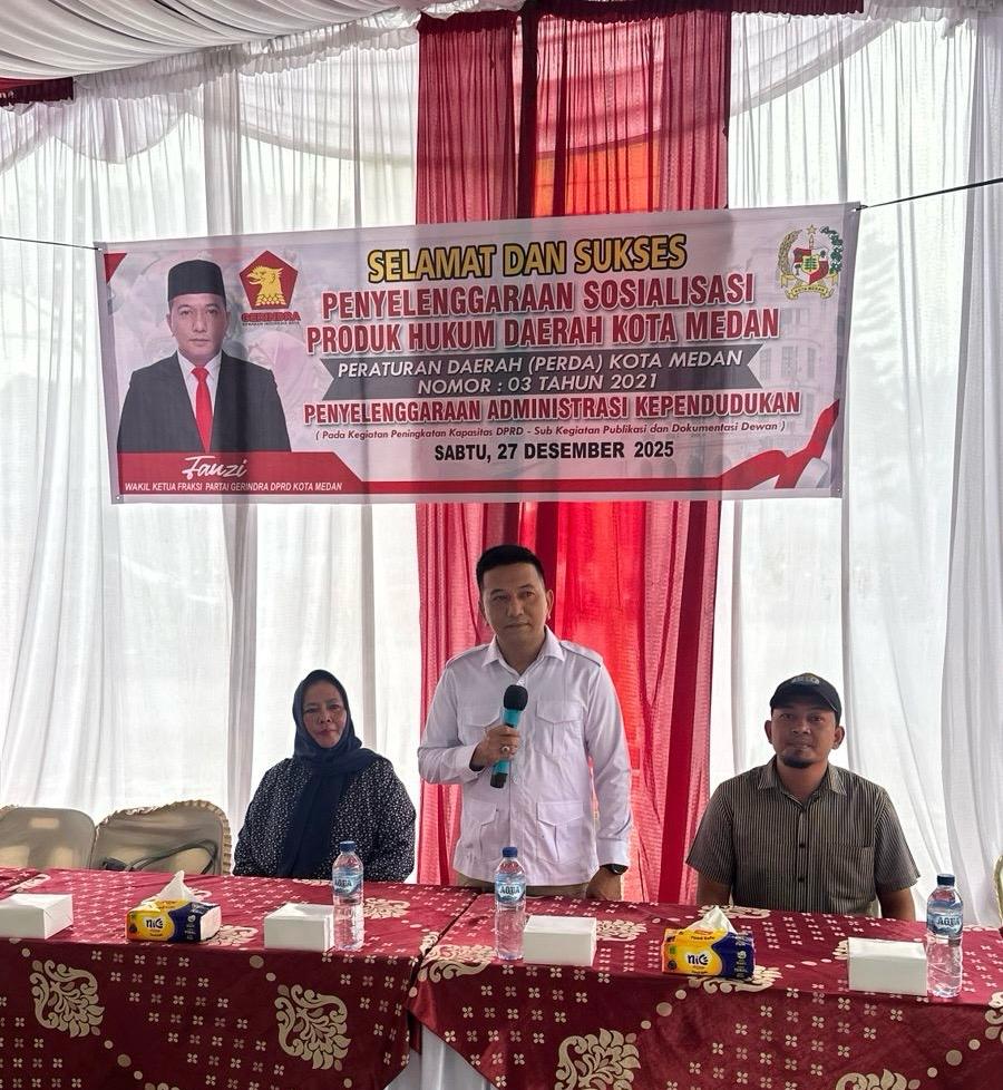 SOSPER: Anggota DPRD Medan, Fauzi SH saat menggelar Sosper di Jalan Air Bersih, Kelurahan Sudirejo I, Kecamatan Medan Kota, Sabtu (27/12/2025). (Dok: istimewa)