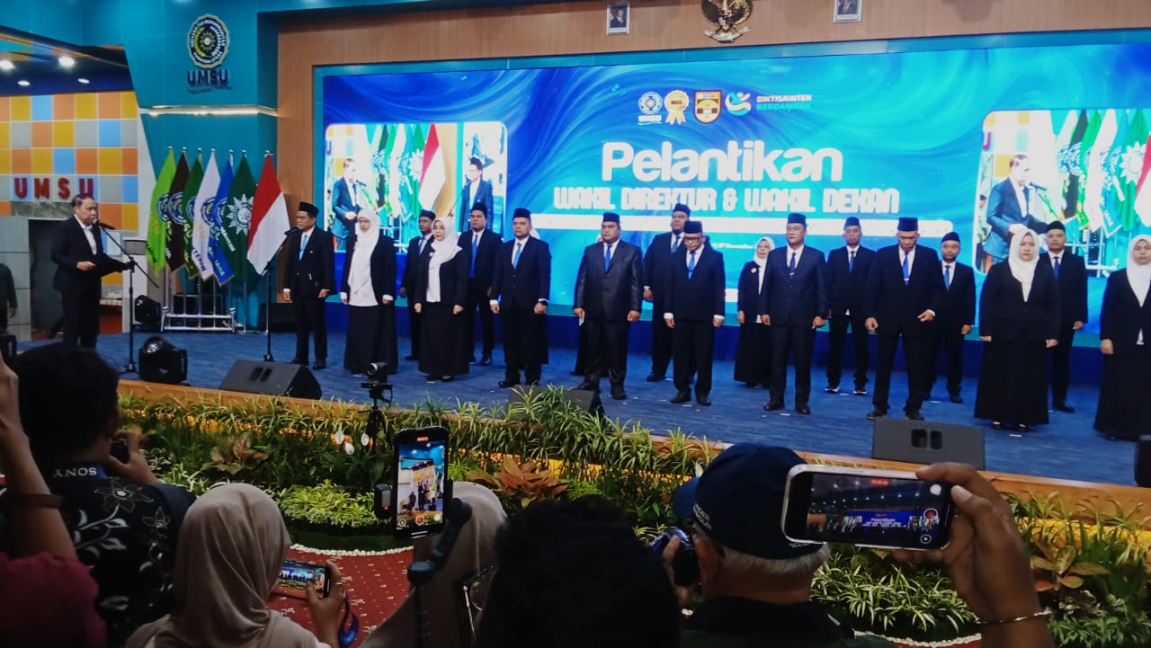 PELANTIKAN: Prof. Dr. Agussani, M.AP (kiri) melantik wakil direktur pascasarjana serta wakil dekan I dan III UMSU. (Dok: istimewa)