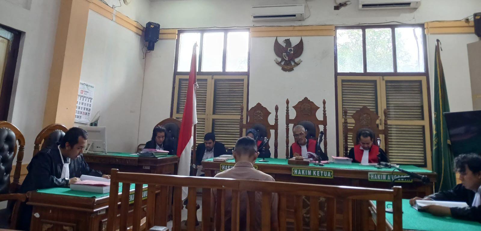 SIDANG: Direktur CV Sigber Jaya, Erik Siagian, menjalani sidang tuntutan di Pengadilan Tipikor Medan, Senin (29/12). (Dok: istimewa)