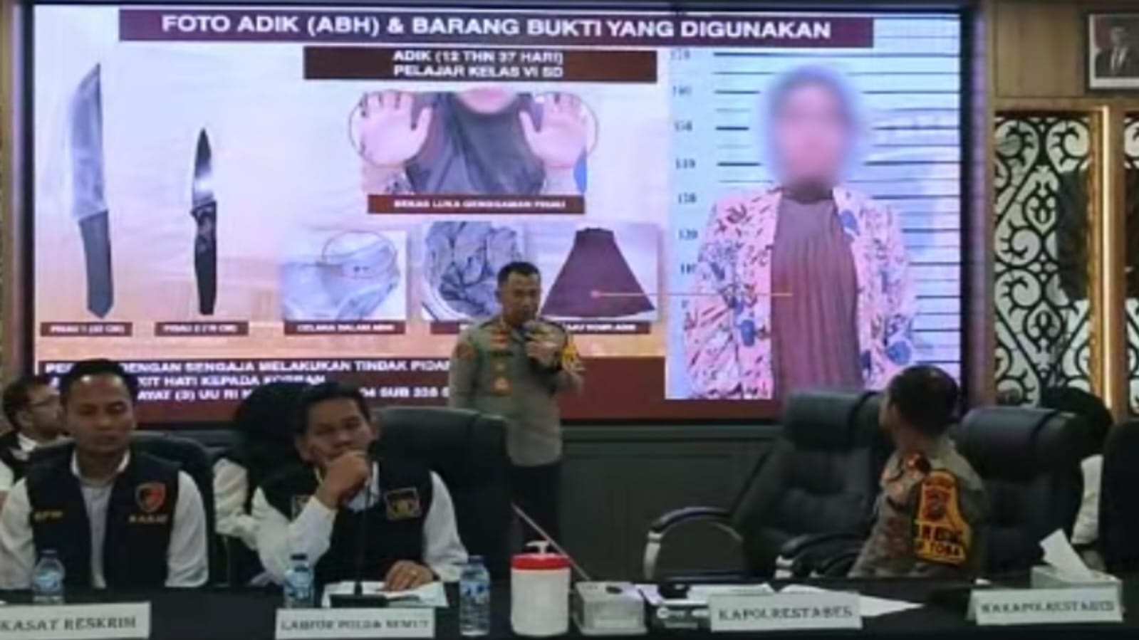 ANAK: Kapolrestabes Medan, Kombes Pol Jean Calvijn Simanjuntak, memaparkan kasus anak bunuh ibu kandung, Senin (29/12). (Dok: istimewa)