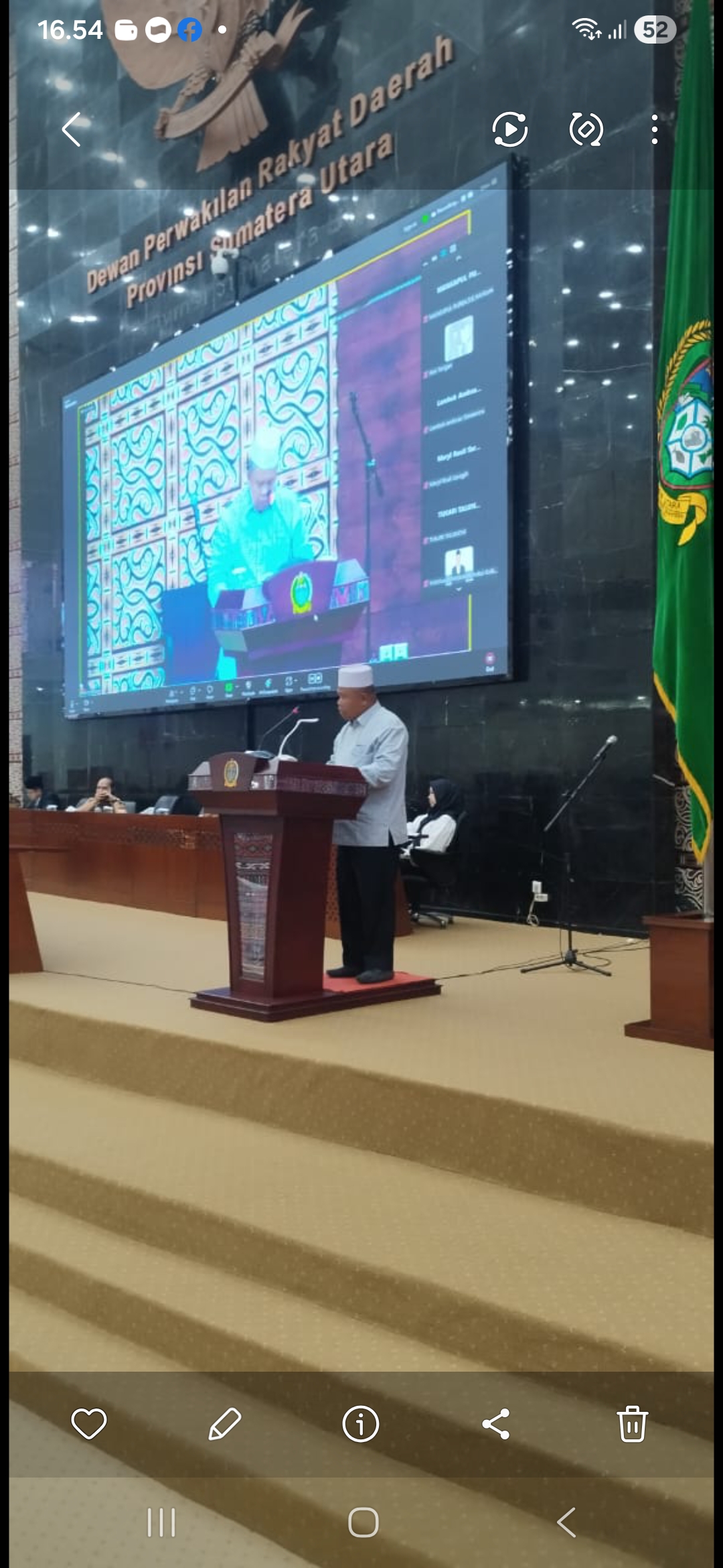 SIDANG: Juru Bicara Fraksi PDIP DPRD Sumut, Syahrul Siregar, dalam Sidang Paripurna DPRD Provinsi Sumatera Utara, Senin (29/12). (Dok: istimewa)