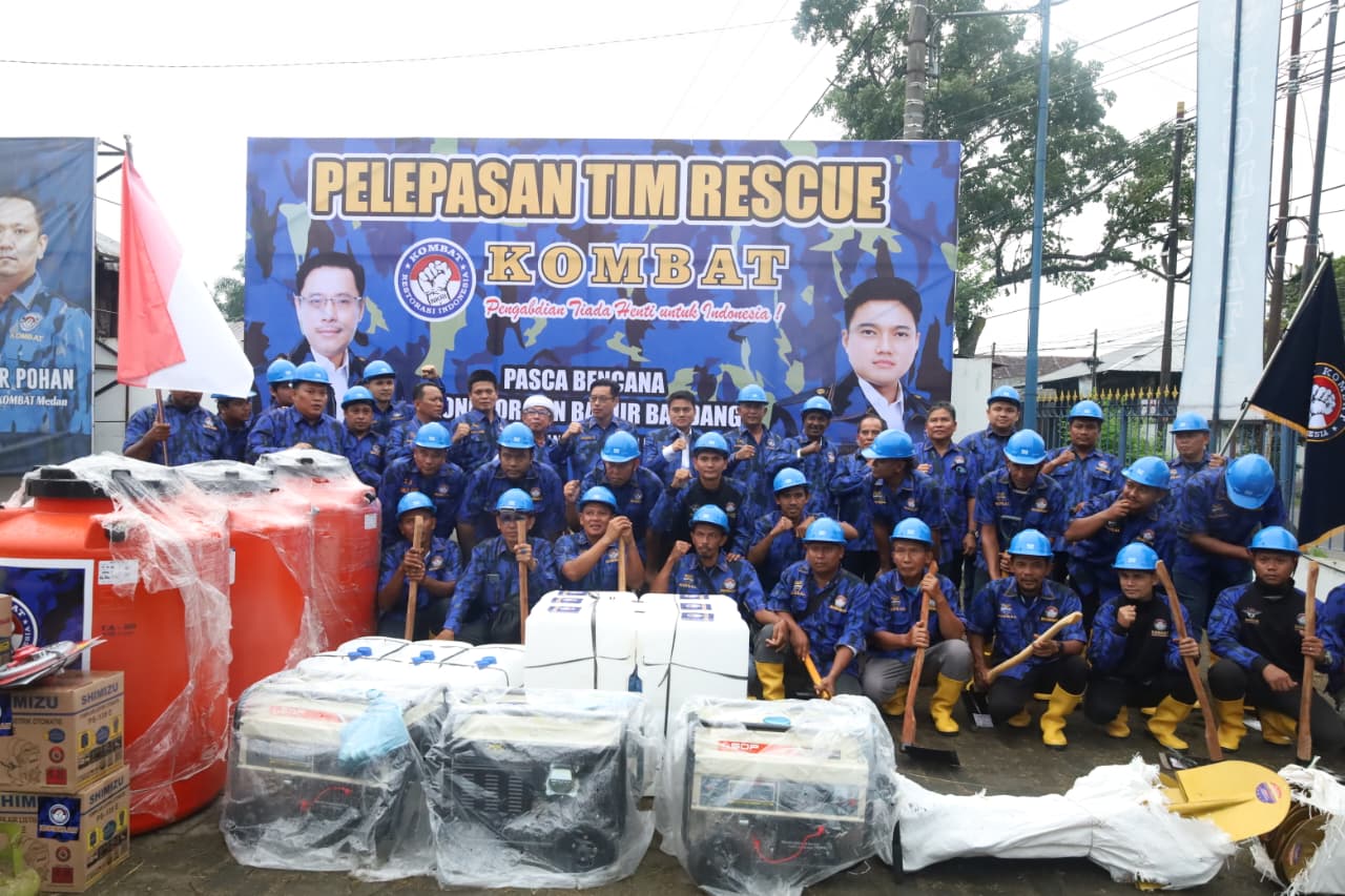 AKSI: Tim rescue KOMBAT Sumut yang mau melakukan aksi kemanusiaan saat hendak dilepas menuju wilayah terdampak bencana. (Dok: istimewa/Sumut Pos)