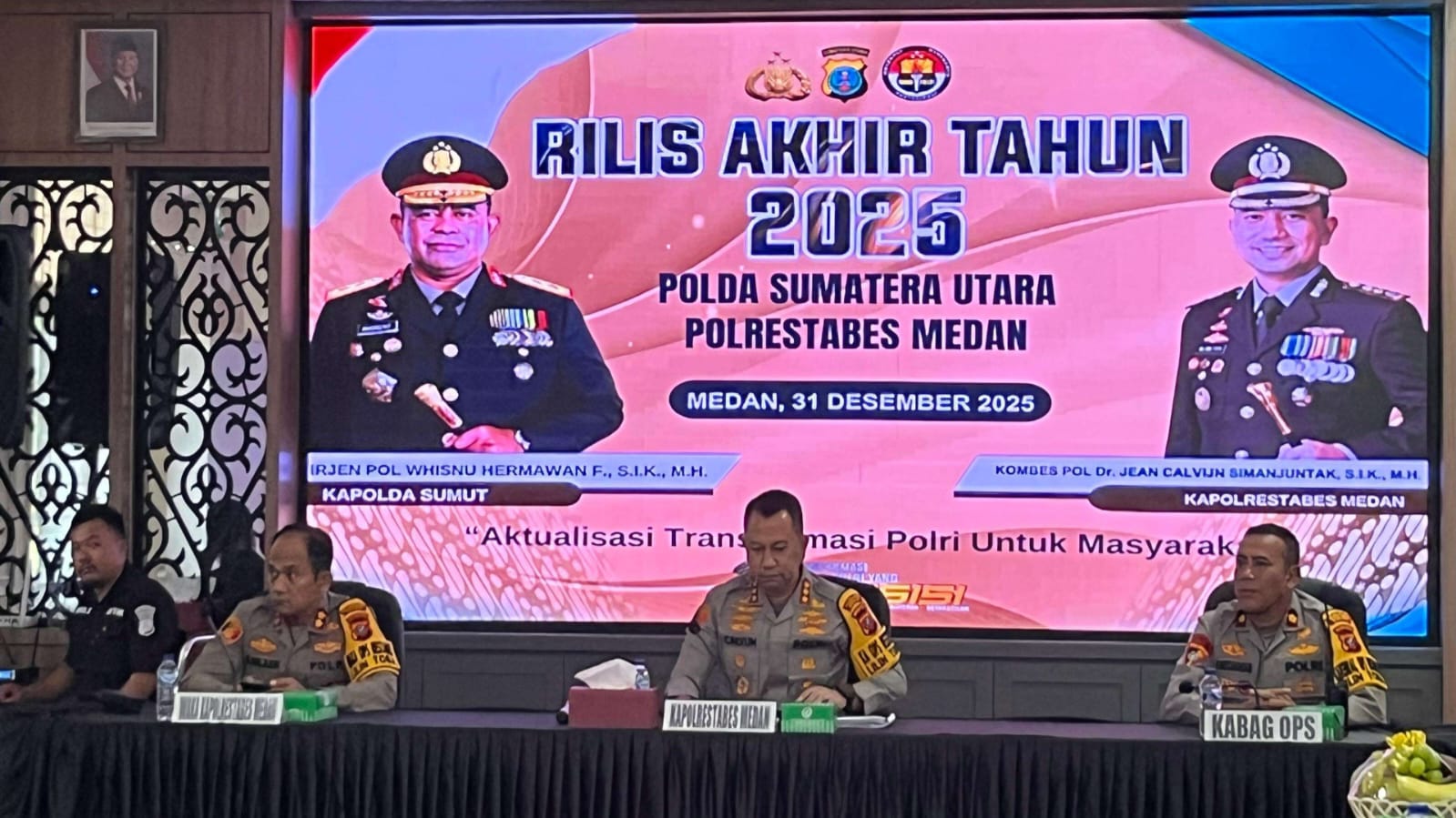 RILIS: Kapolrestabes Medan, Kombes Pol Jean Calvijn Simanjuntak memaparkan rilis akhir tahun Polrestabes, Rabu (31/12). (Dok: istimewa)