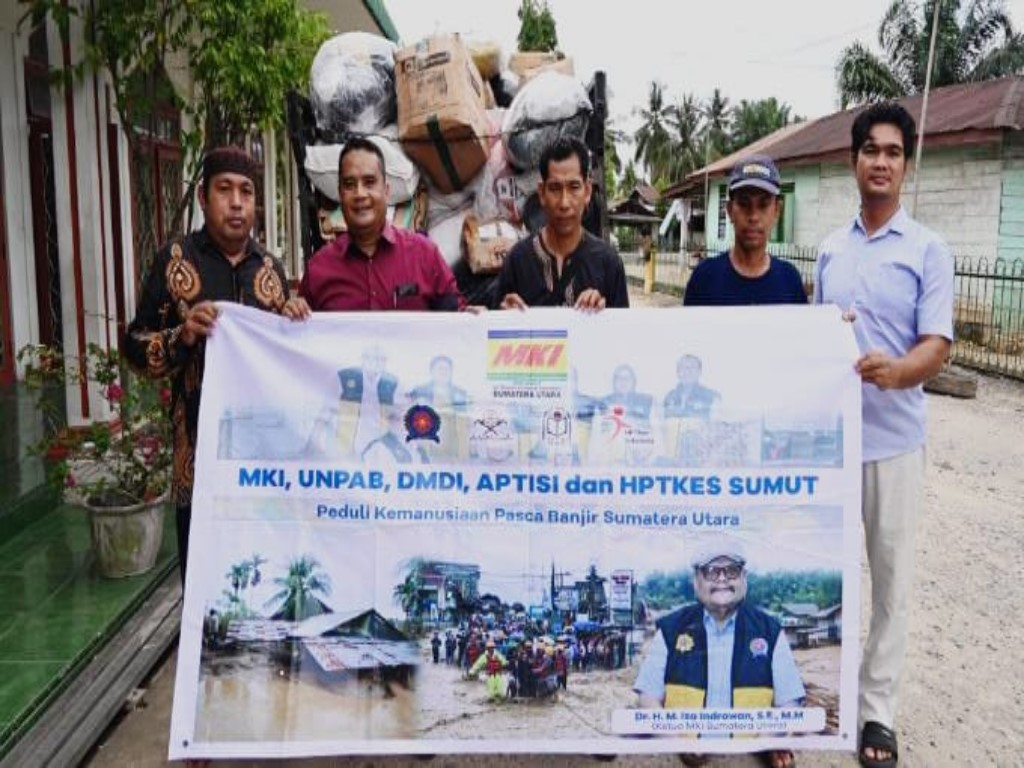 TANGGAP BENCANA: Penyaluran bantuan water filter dan sembako tanggap bencana di Desa Harapan Baru. (Istimewa/Sumut Pos)